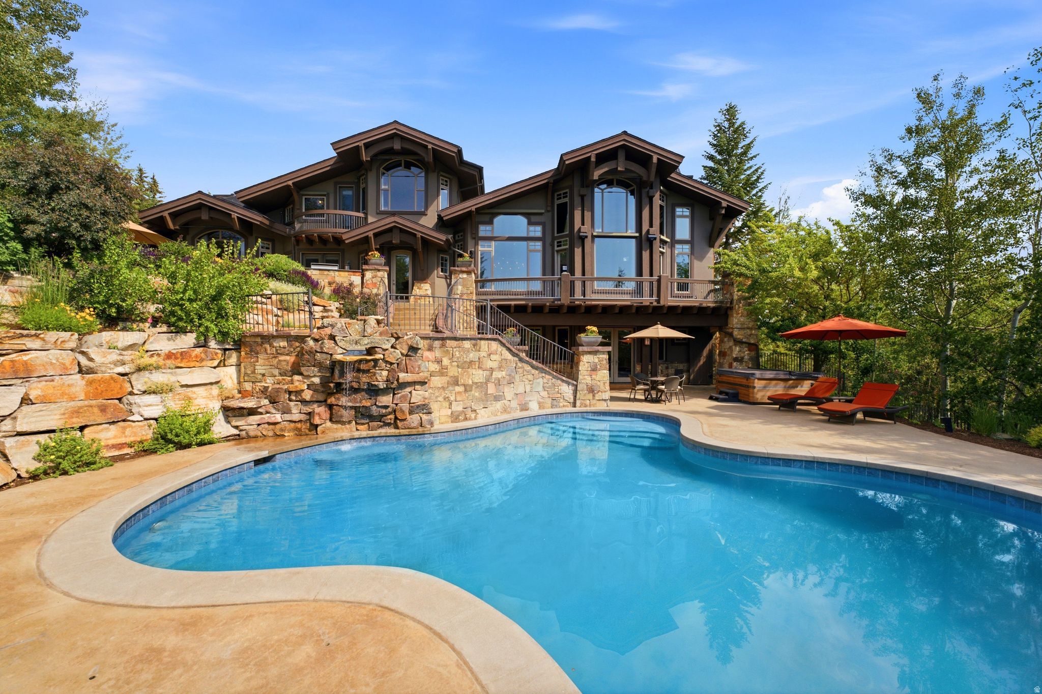 35 SANDSTONE CV