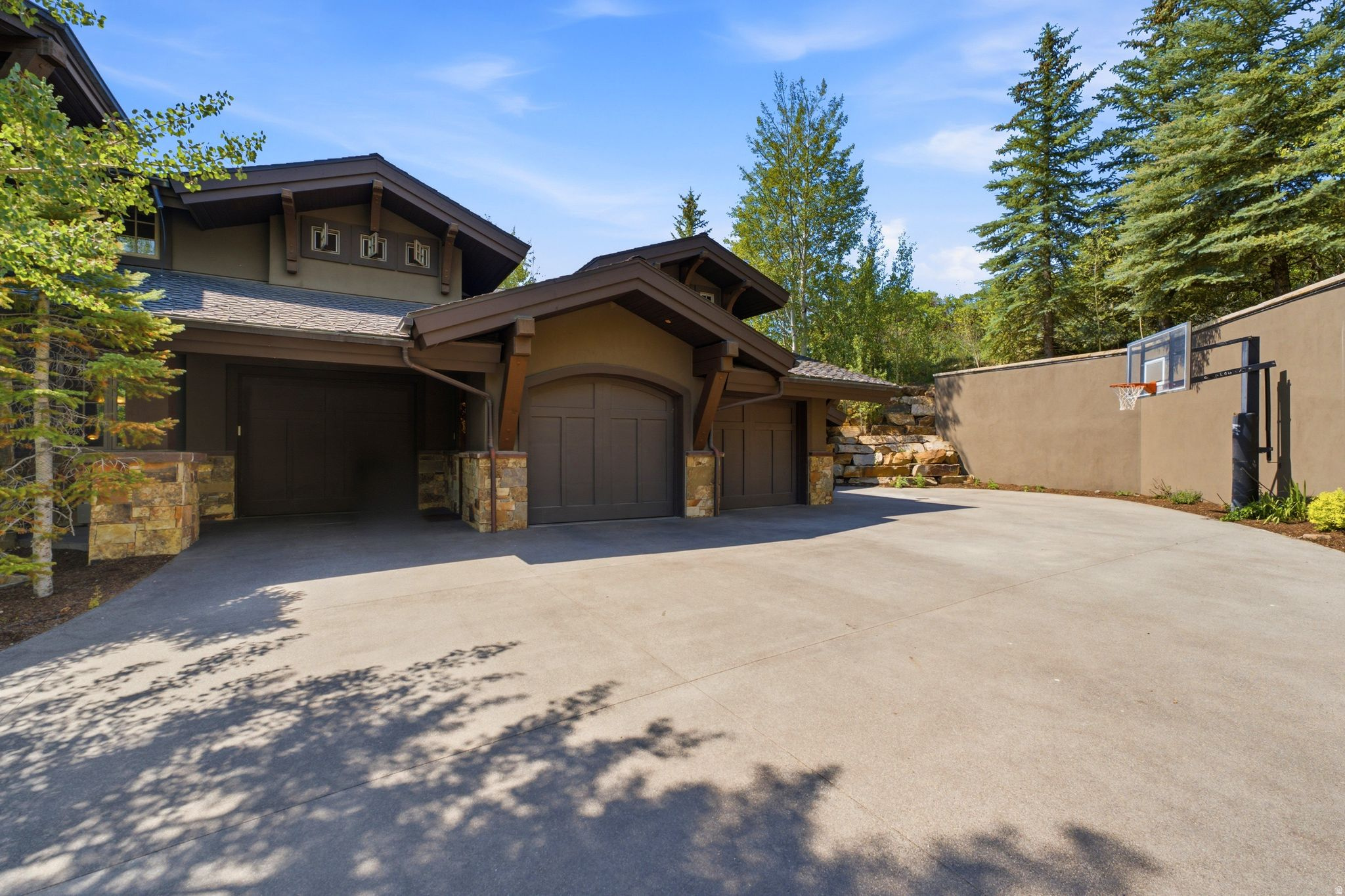 35 SANDSTONE CV