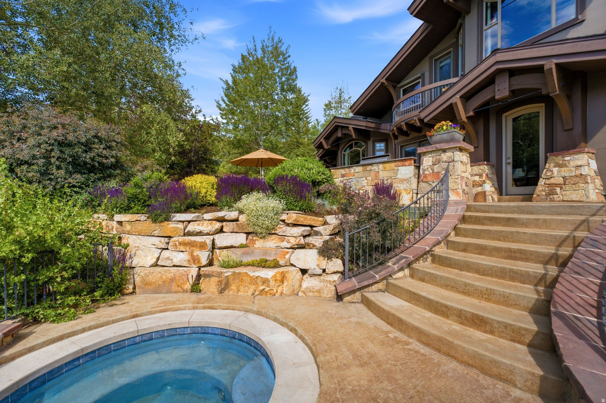 35 SANDSTONE CV