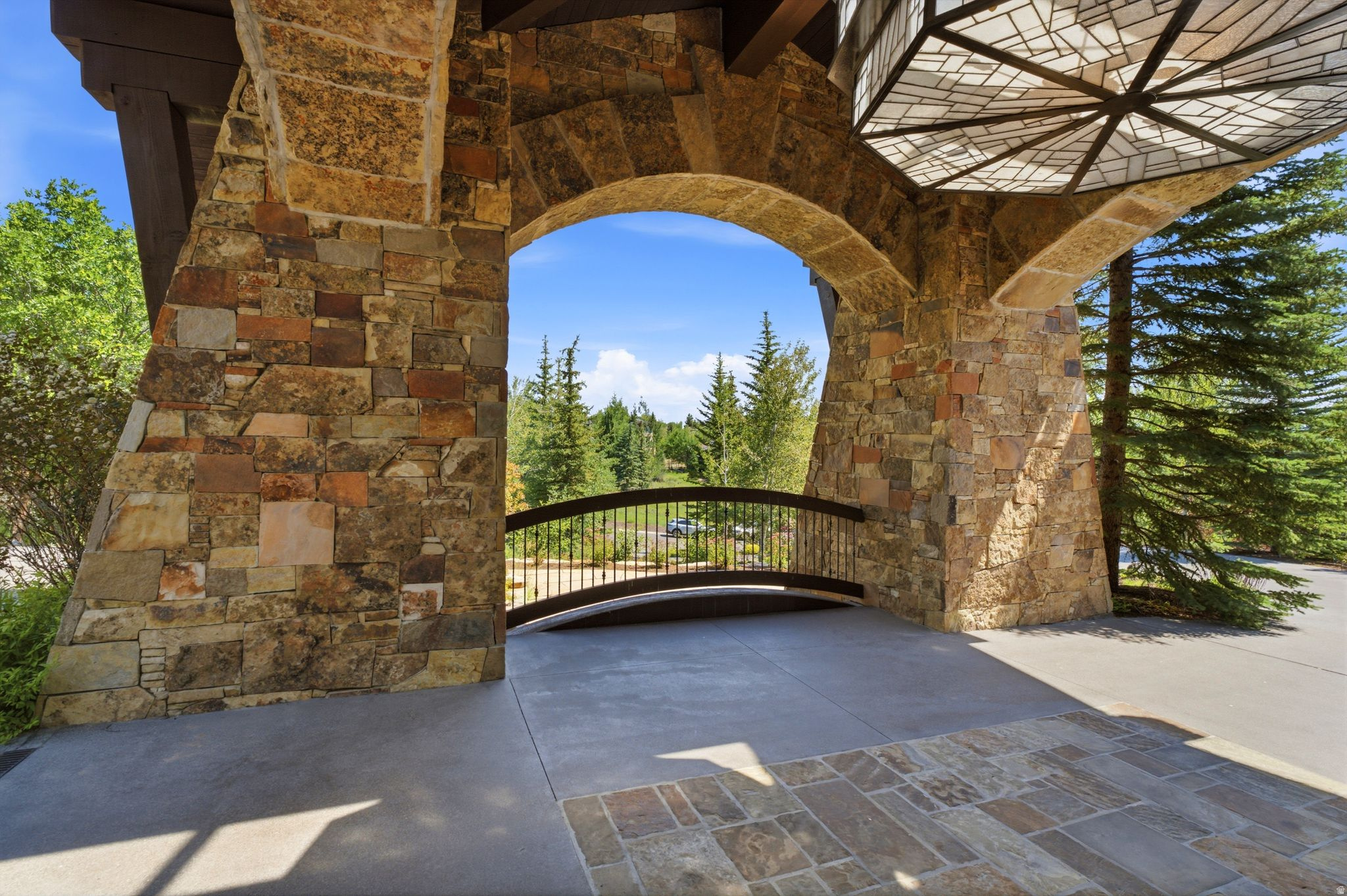 35 SANDSTONE CV