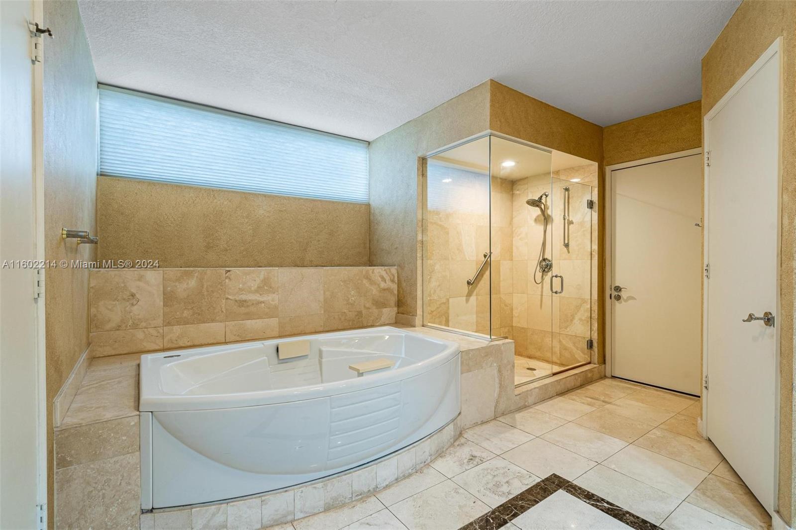 17555 Collins Ave # 1203