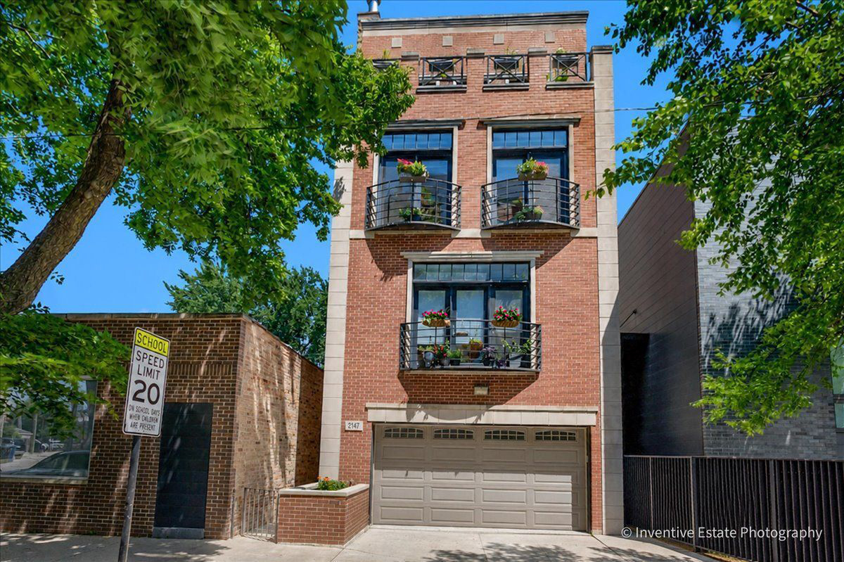 2147 N Talman Avenue Unit: 3