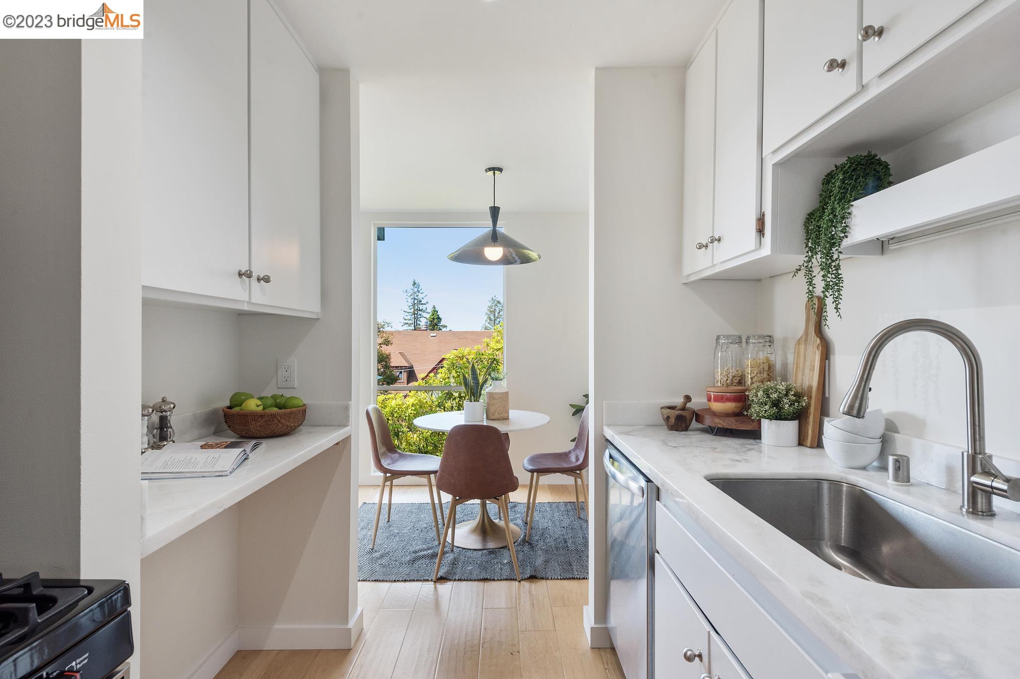 2700 Le Conte Ave Unit: 404