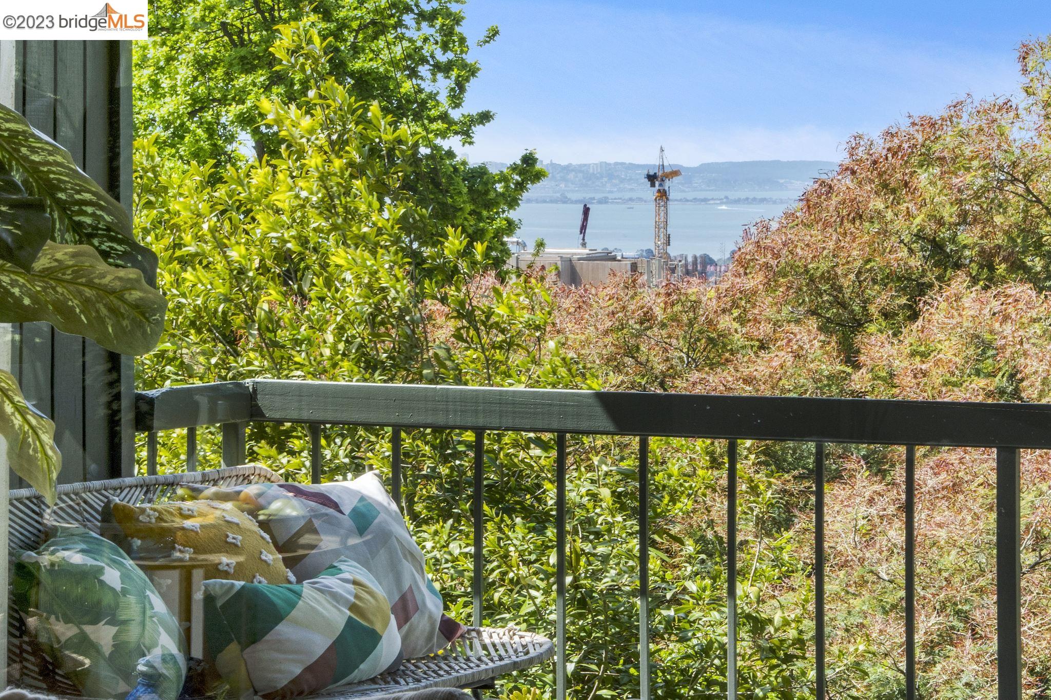 2700 Le Conte Ave Unit: 404