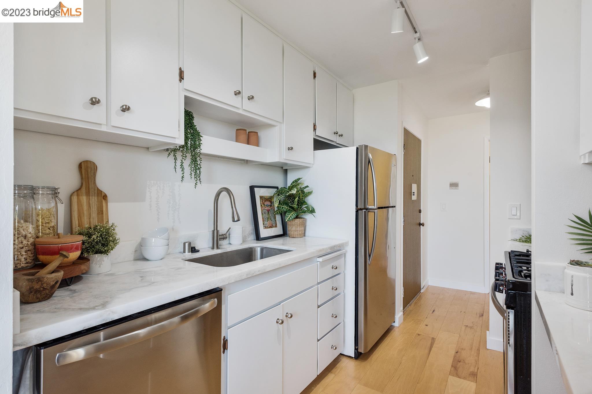 2700 Le Conte Ave Unit: 404