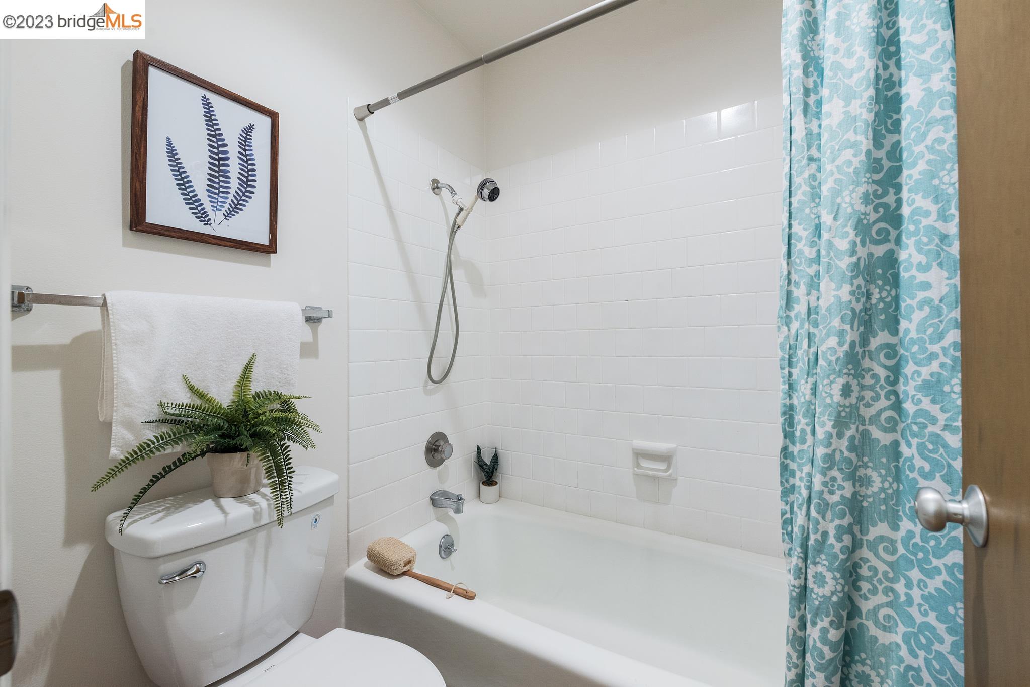 2700 Le Conte Ave Unit: 404