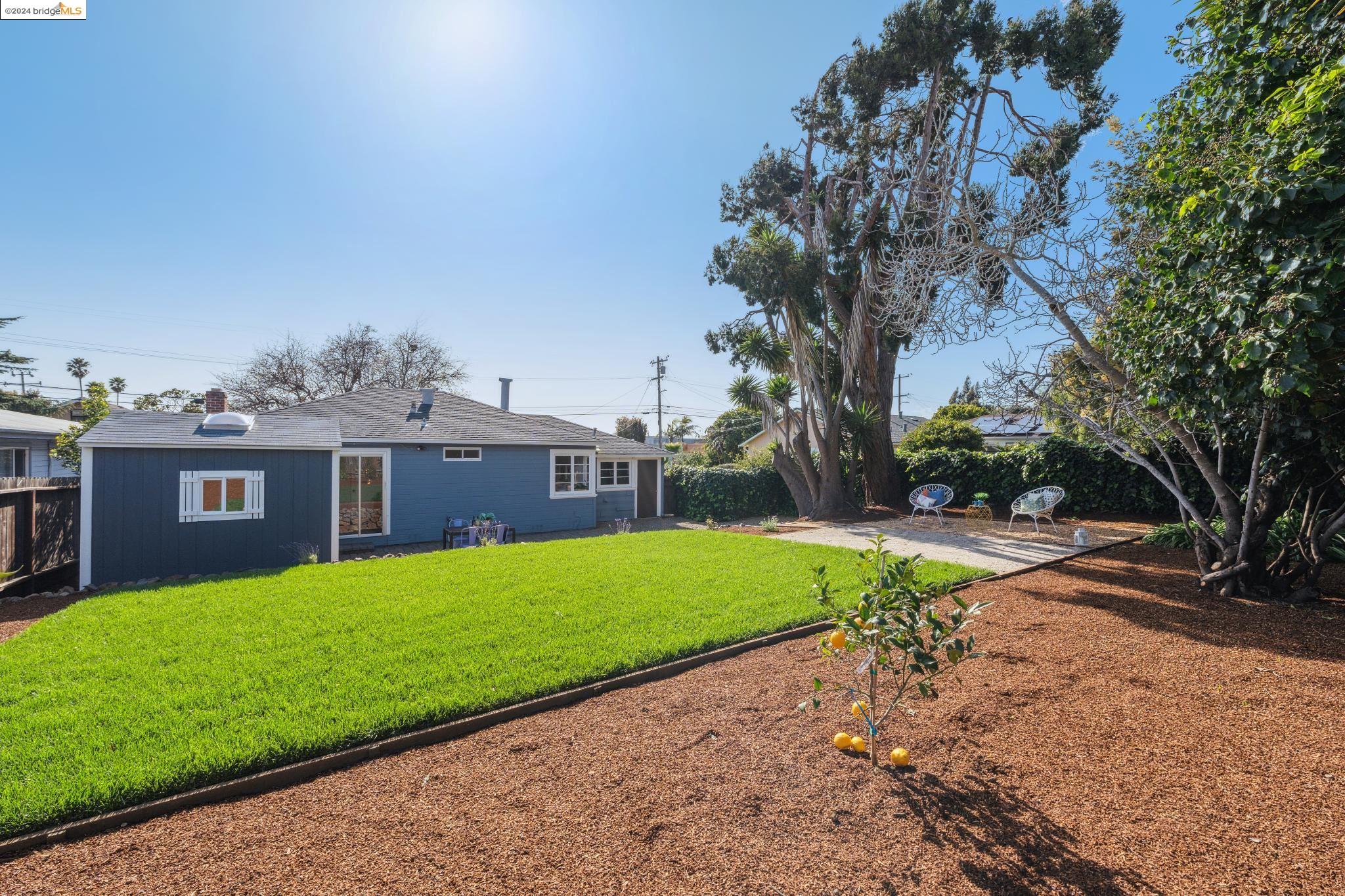 1358 Mariposa St