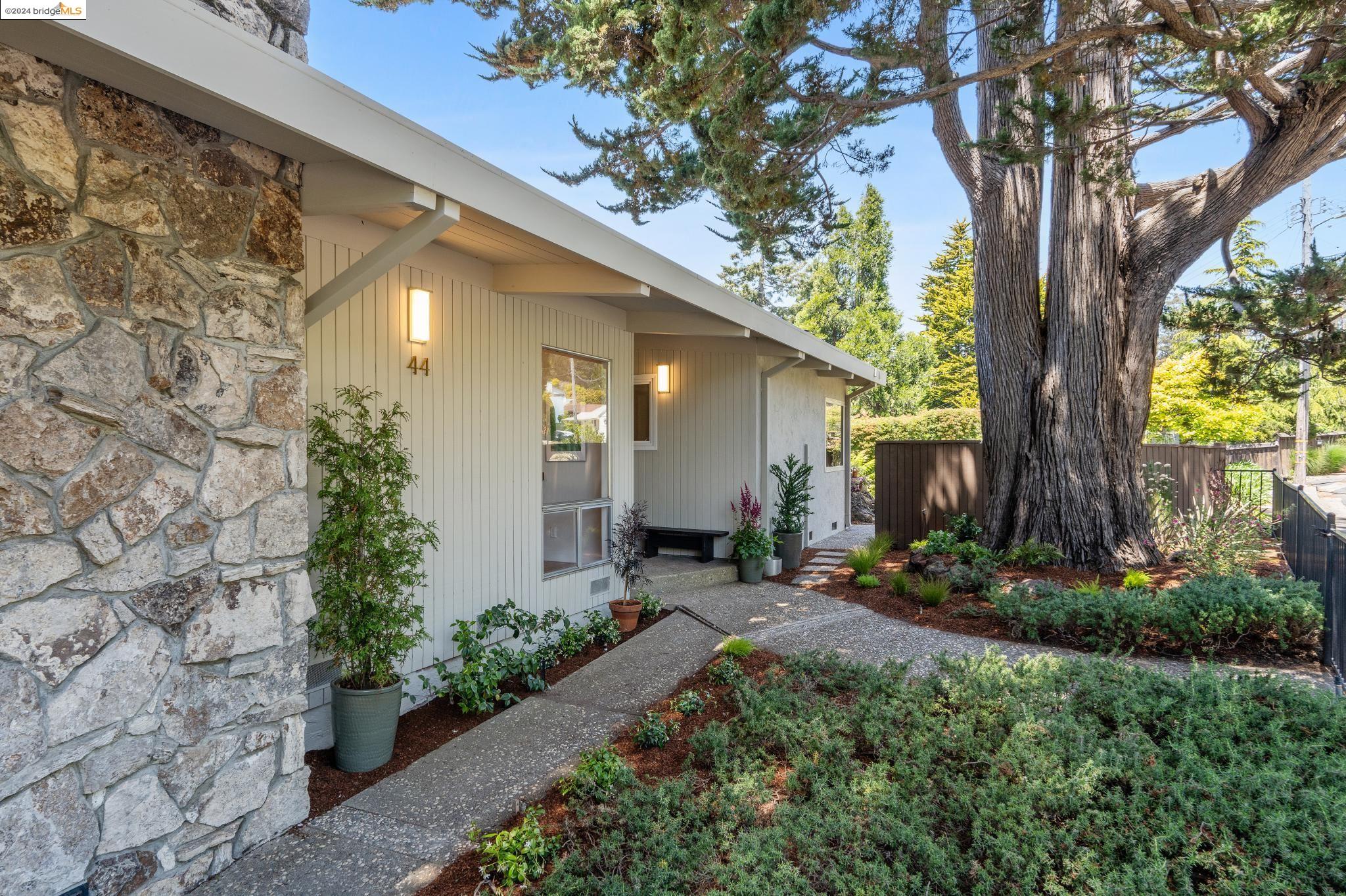 44 Beverly Rd