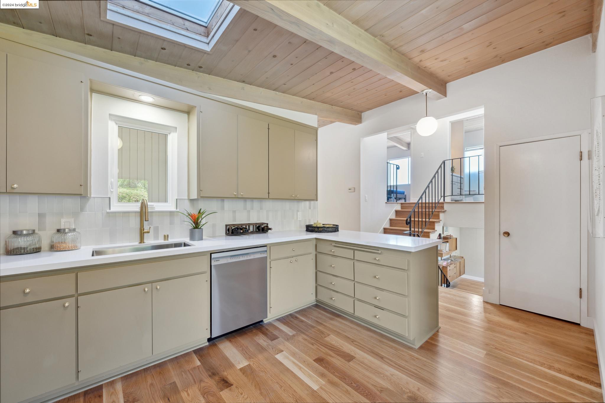 44 Beverly Rd