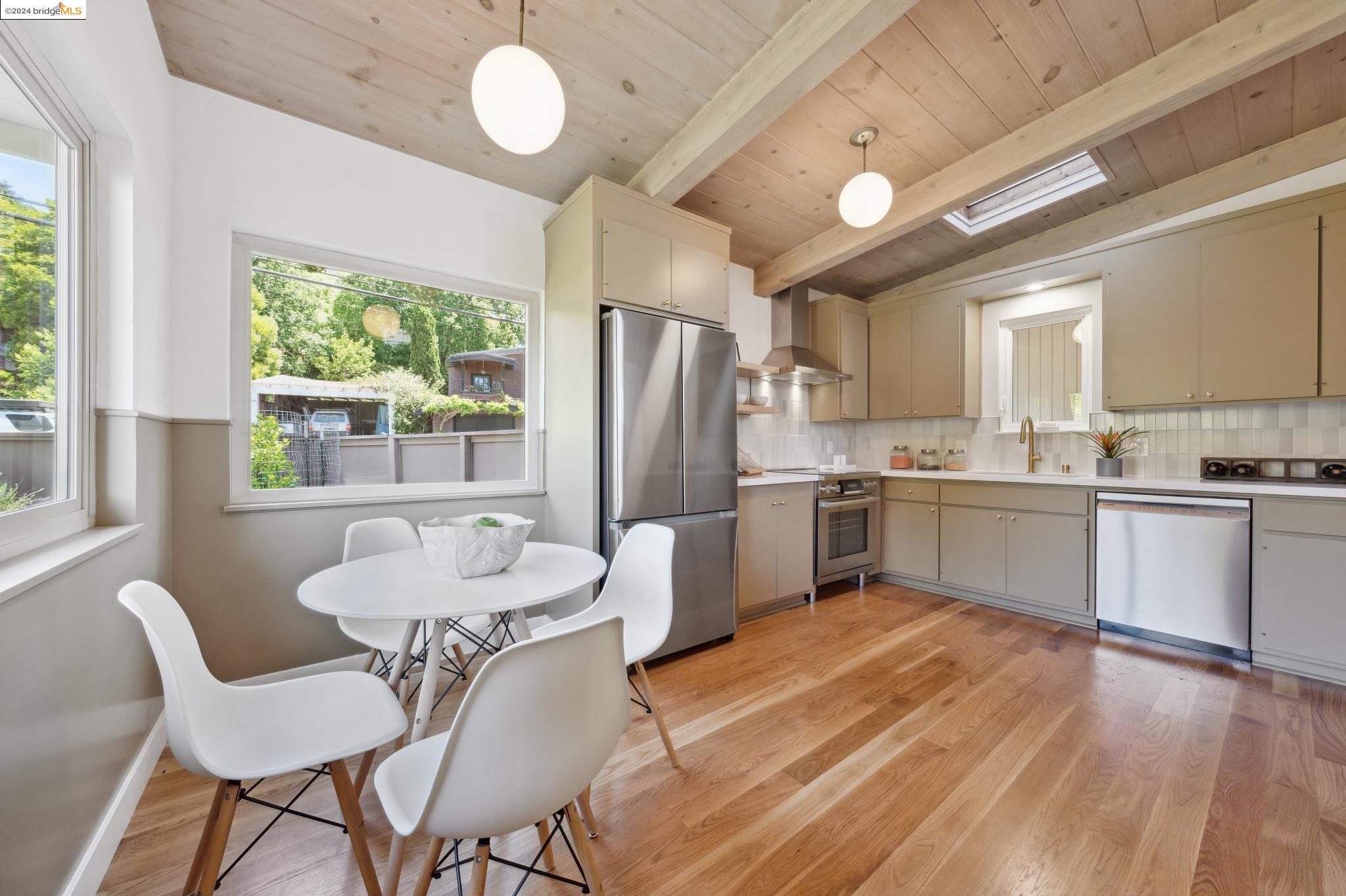44 Beverly Rd
