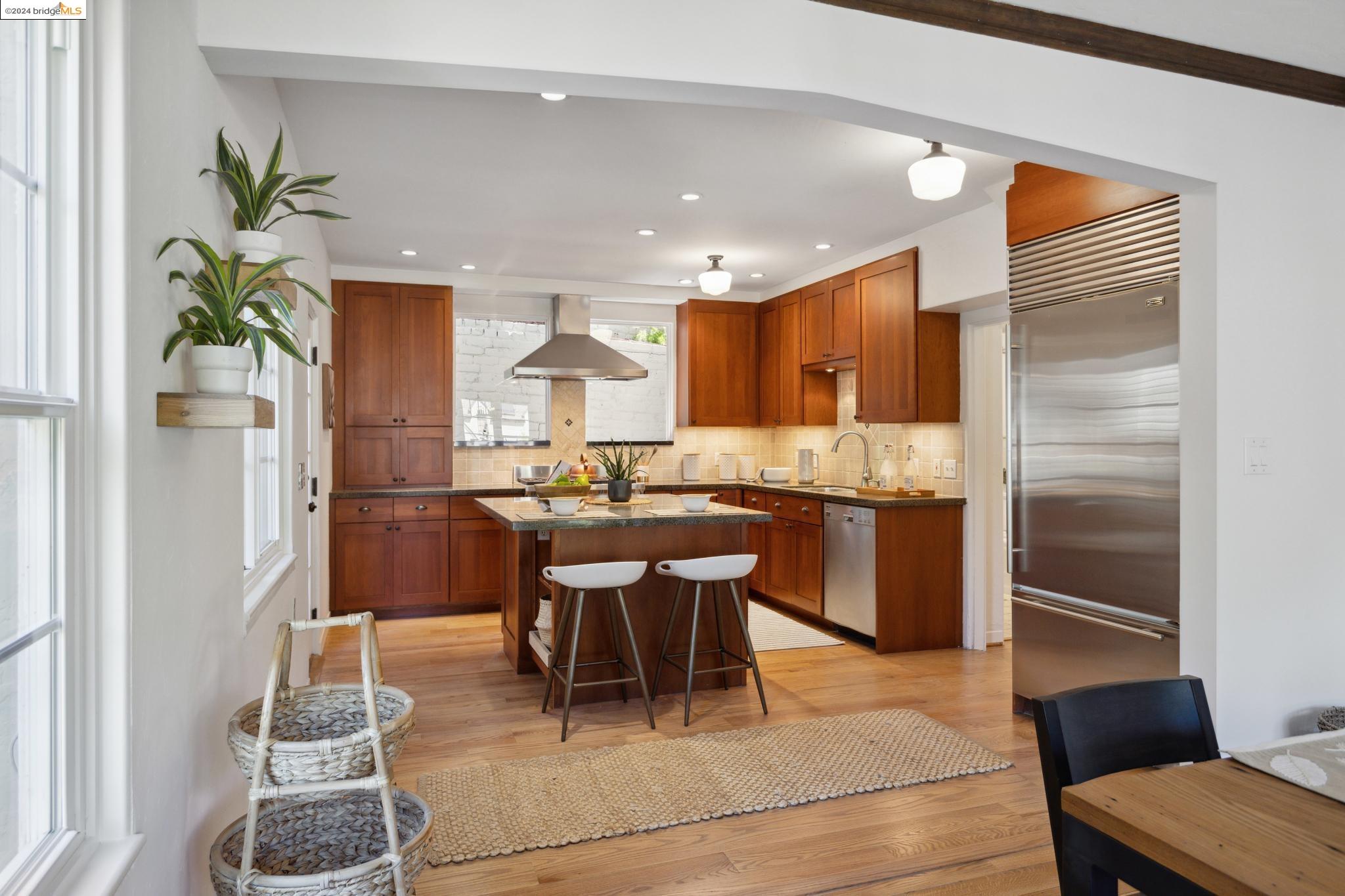 1557 Trestle Glen Rd