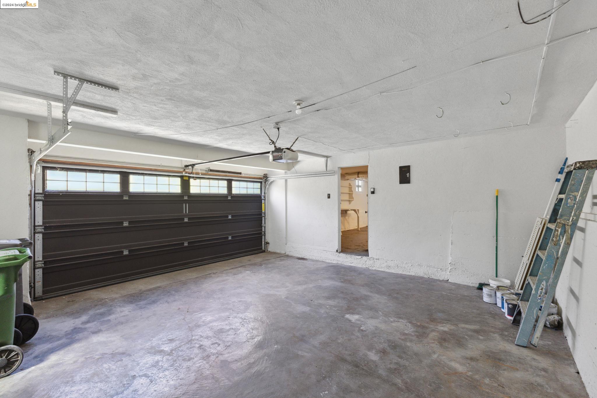 1557 Trestle Glen Rd