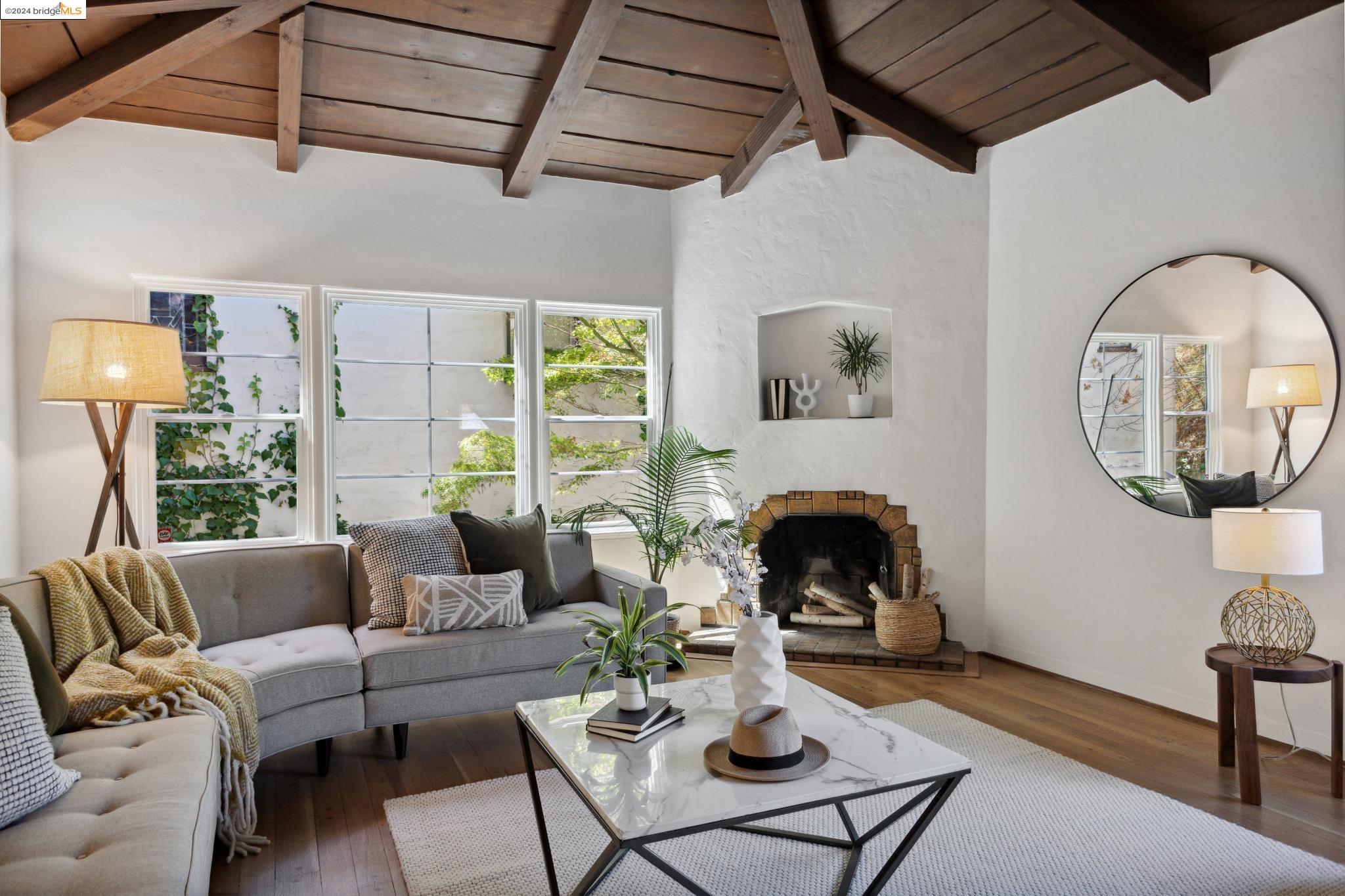 1557 Trestle Glen Rd