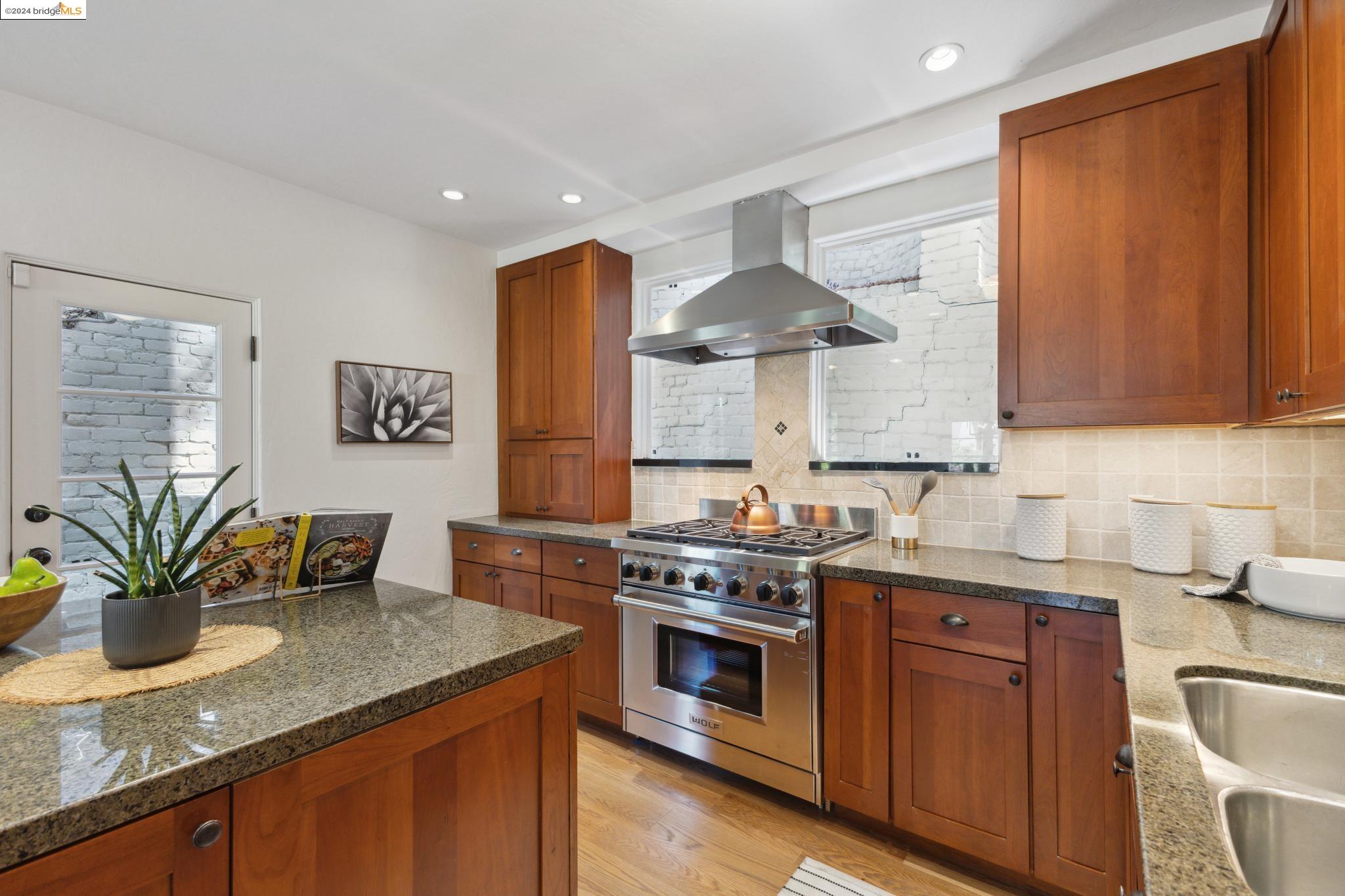 1557 Trestle Glen Rd