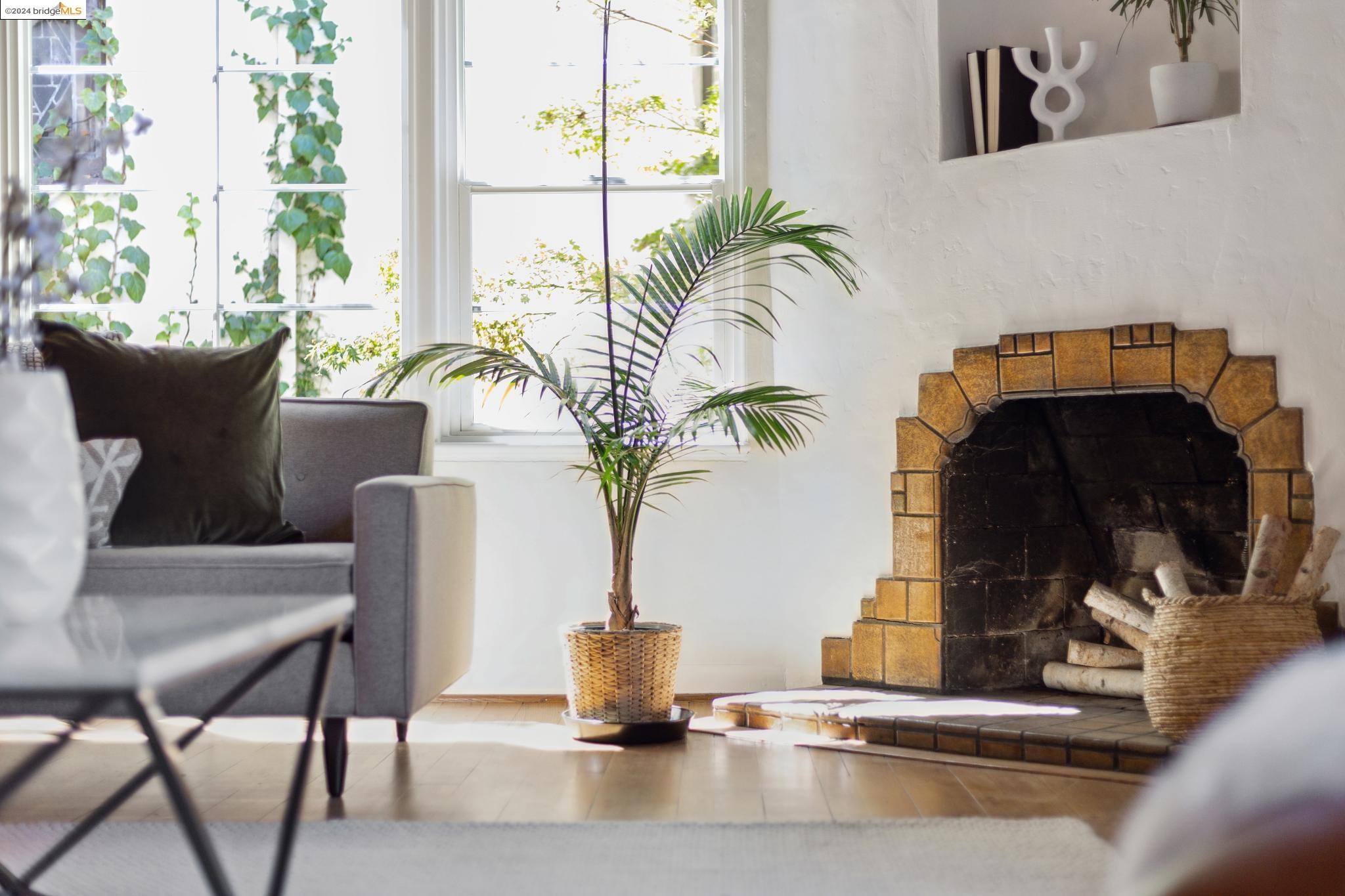 1557 Trestle Glen Rd