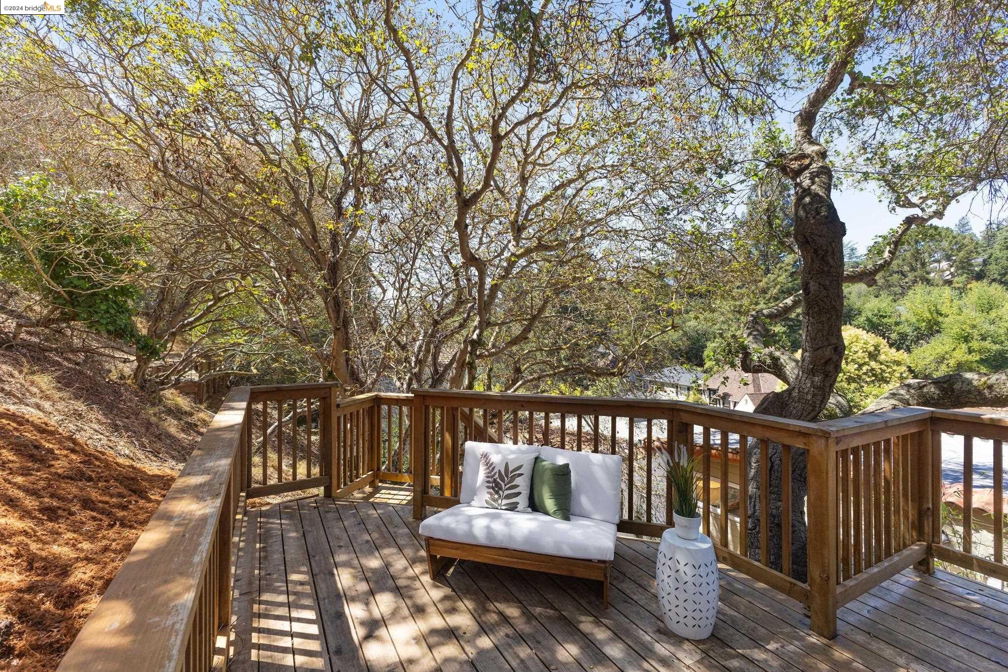 1557 Trestle Glen Rd