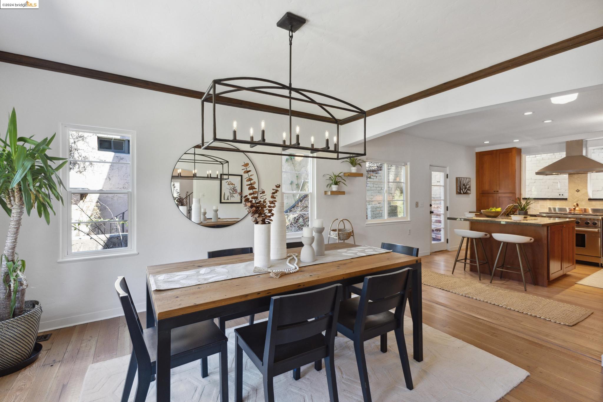 1557 Trestle Glen Rd