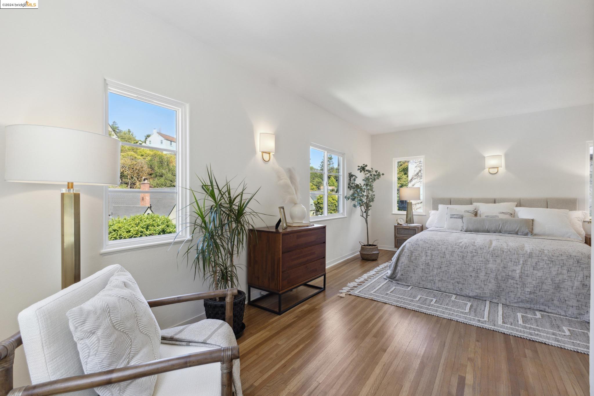 1557 Trestle Glen Rd