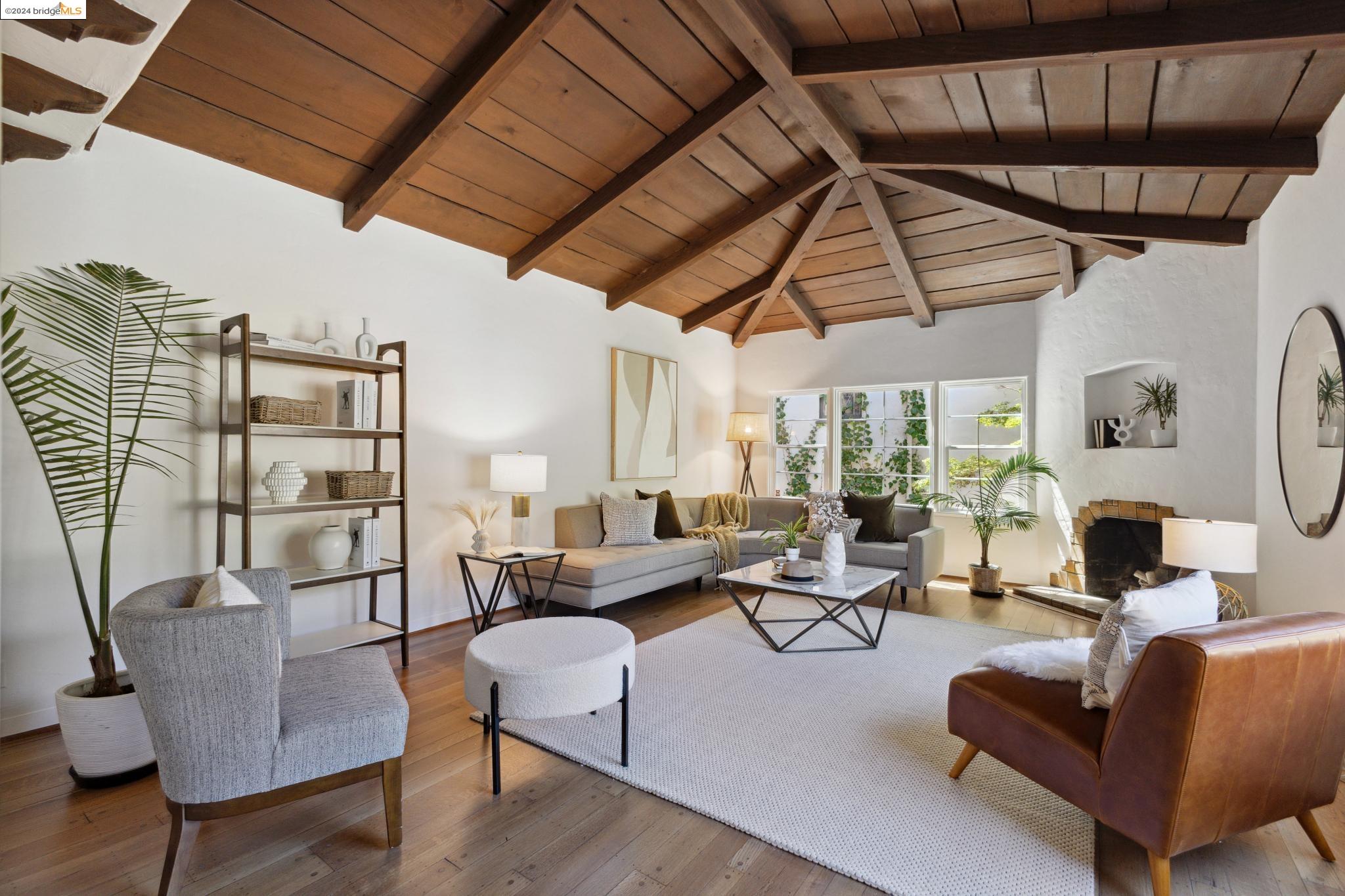 1557 Trestle Glen Rd