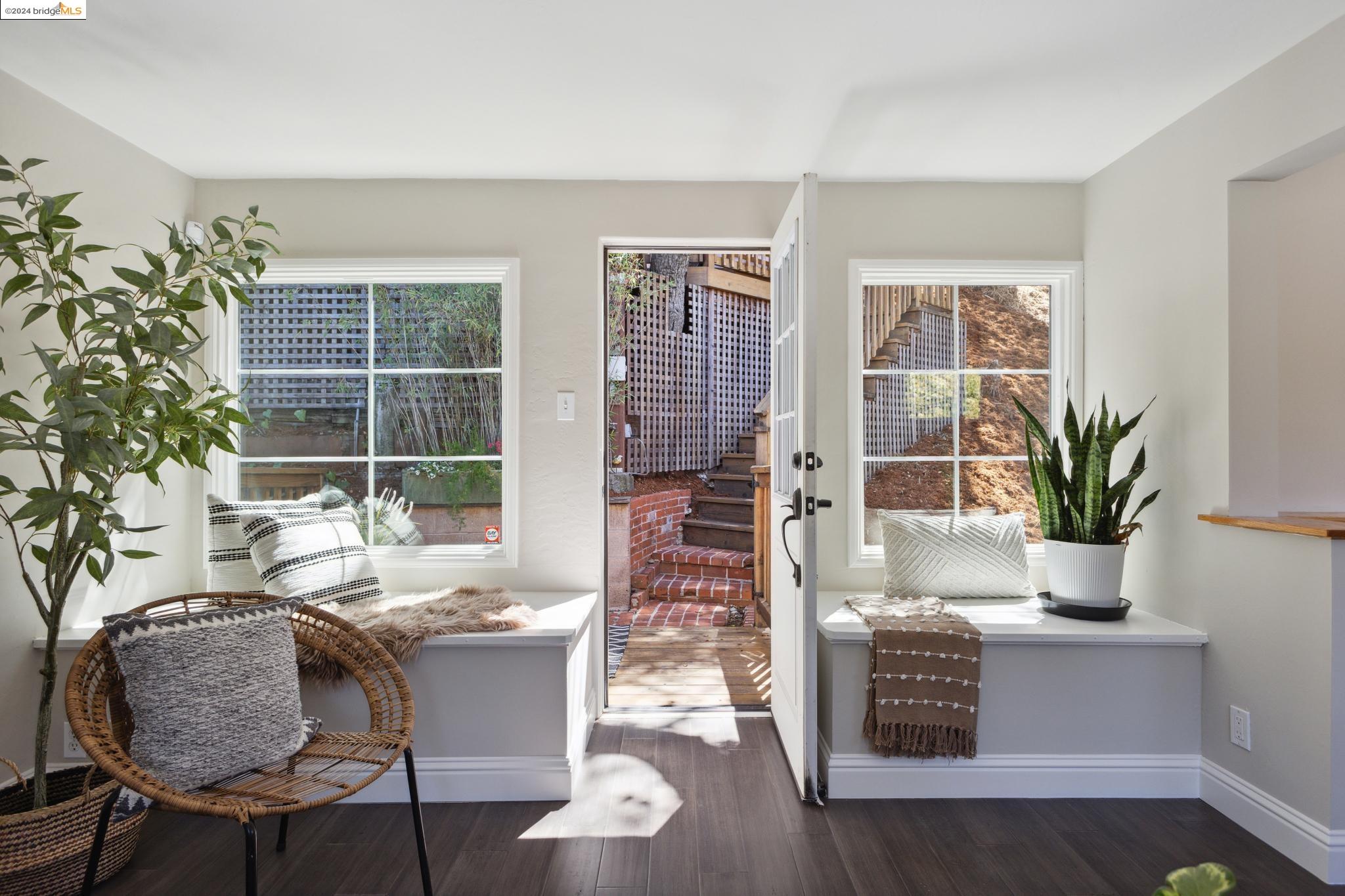 1557 Trestle Glen Rd