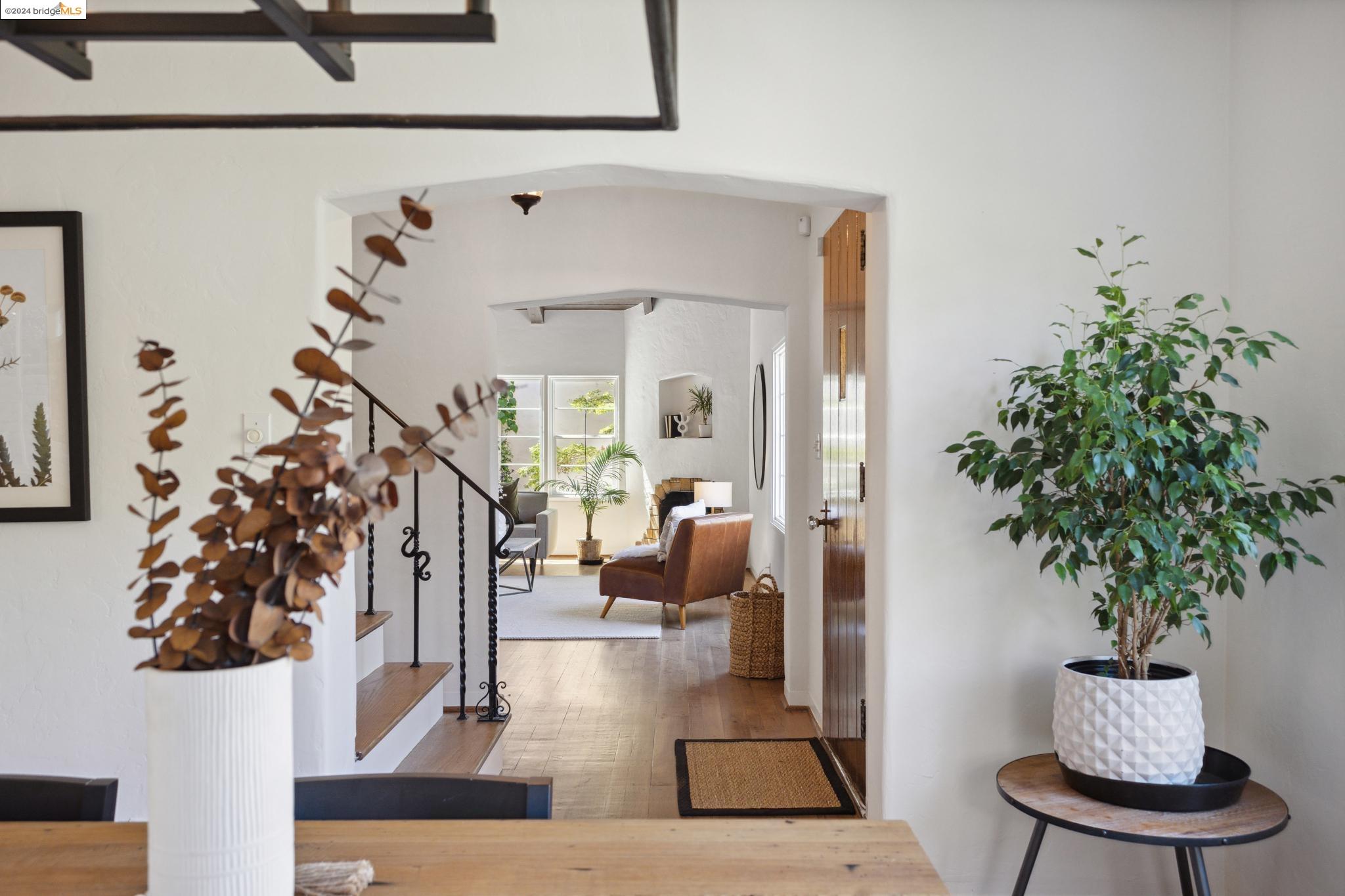 1557 Trestle Glen Rd