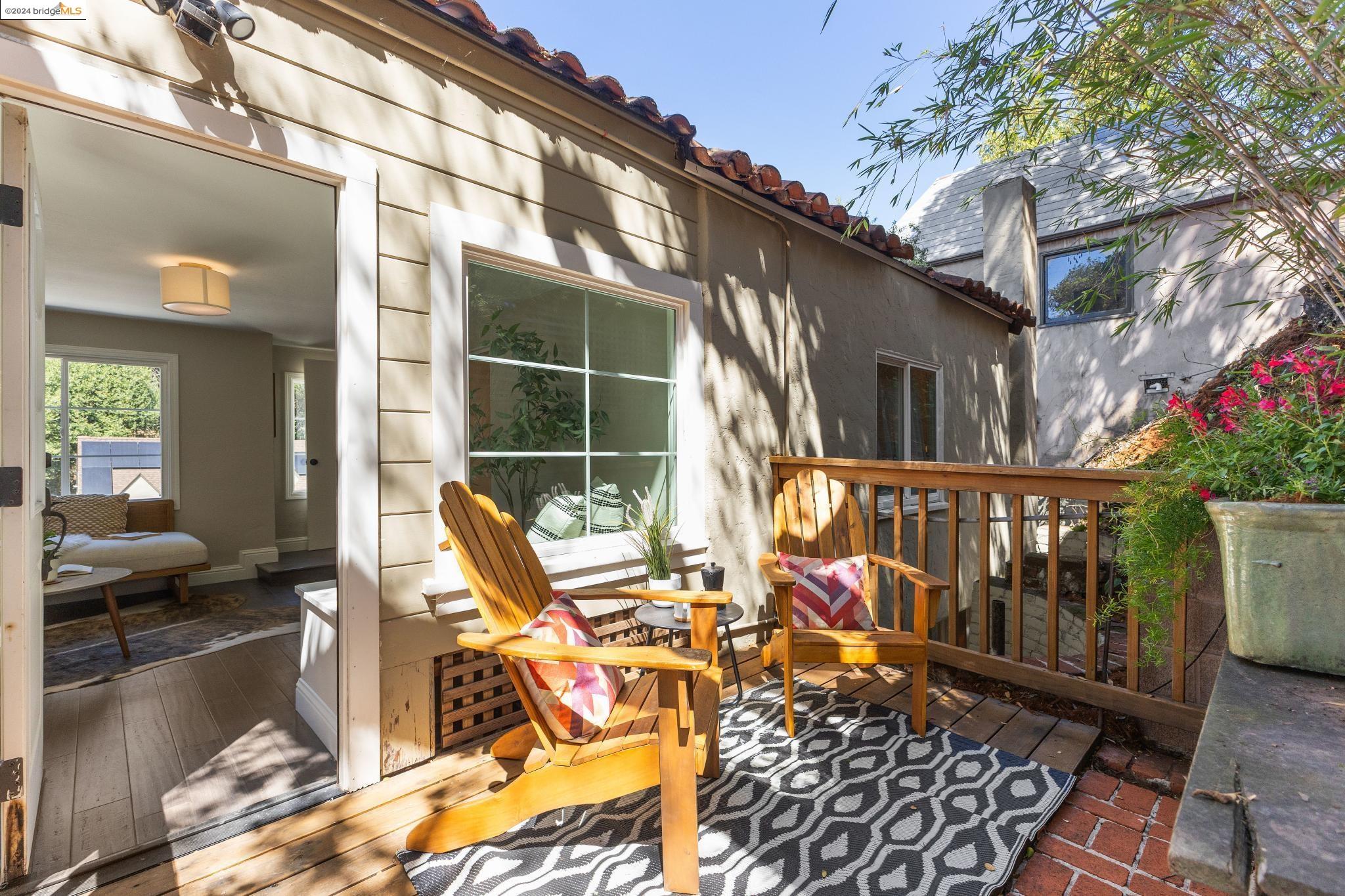 1557 Trestle Glen Rd