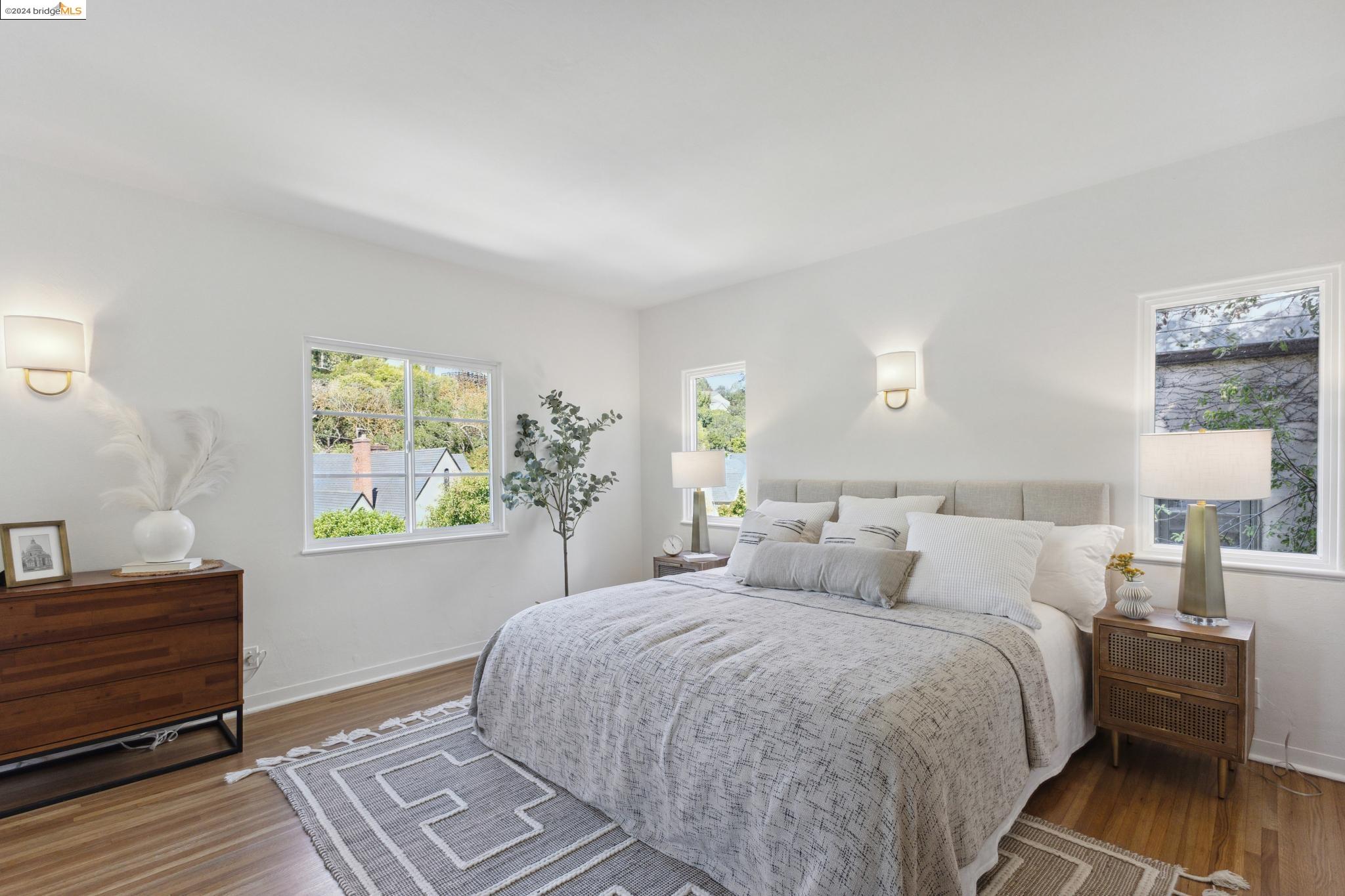 1557 Trestle Glen Rd