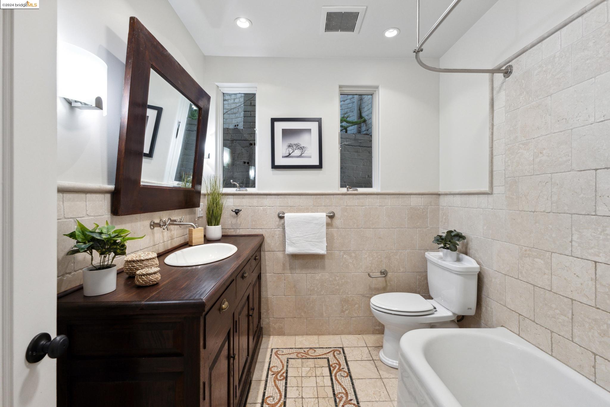 1557 Trestle Glen Rd