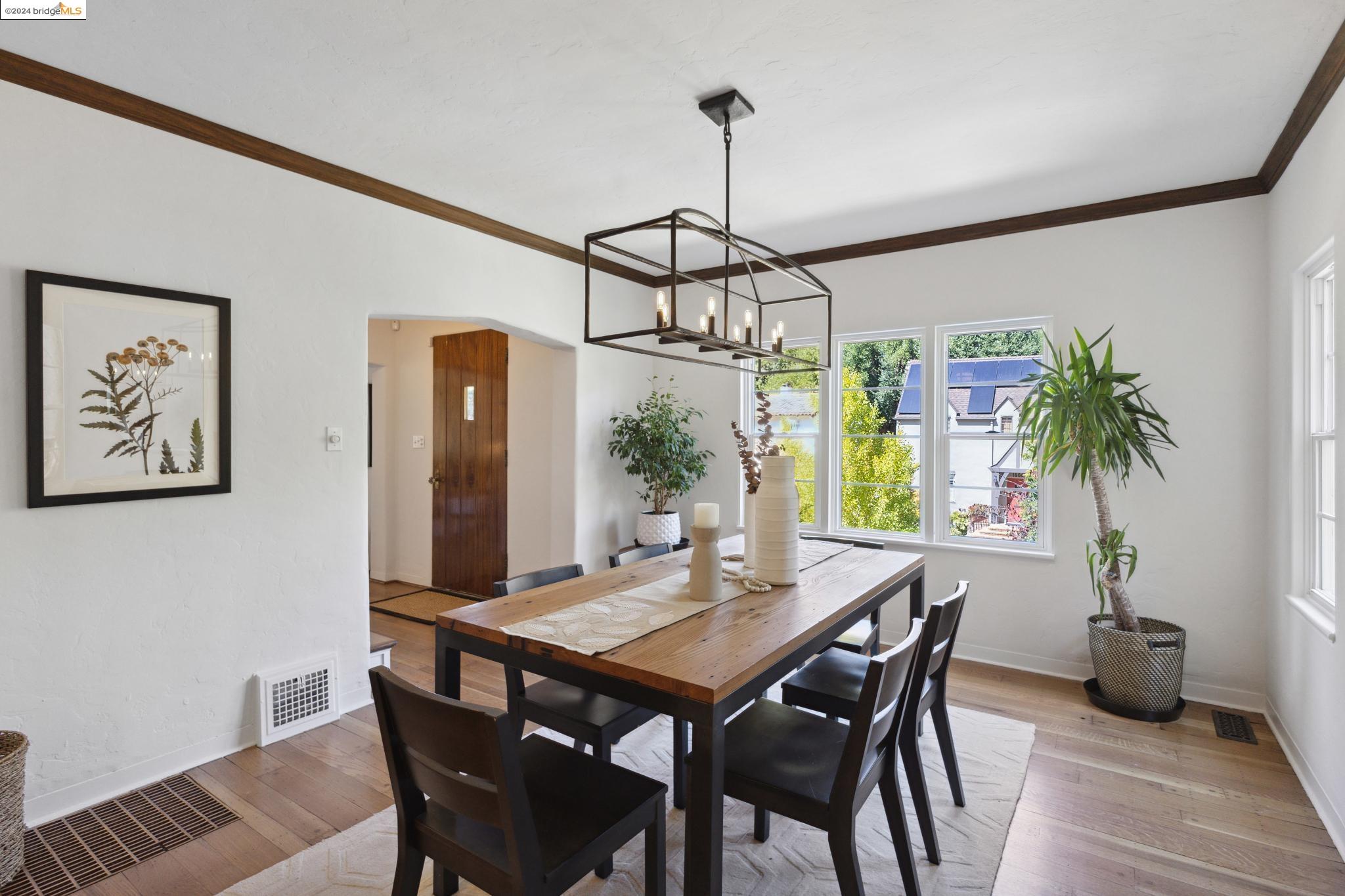 1557 Trestle Glen Rd