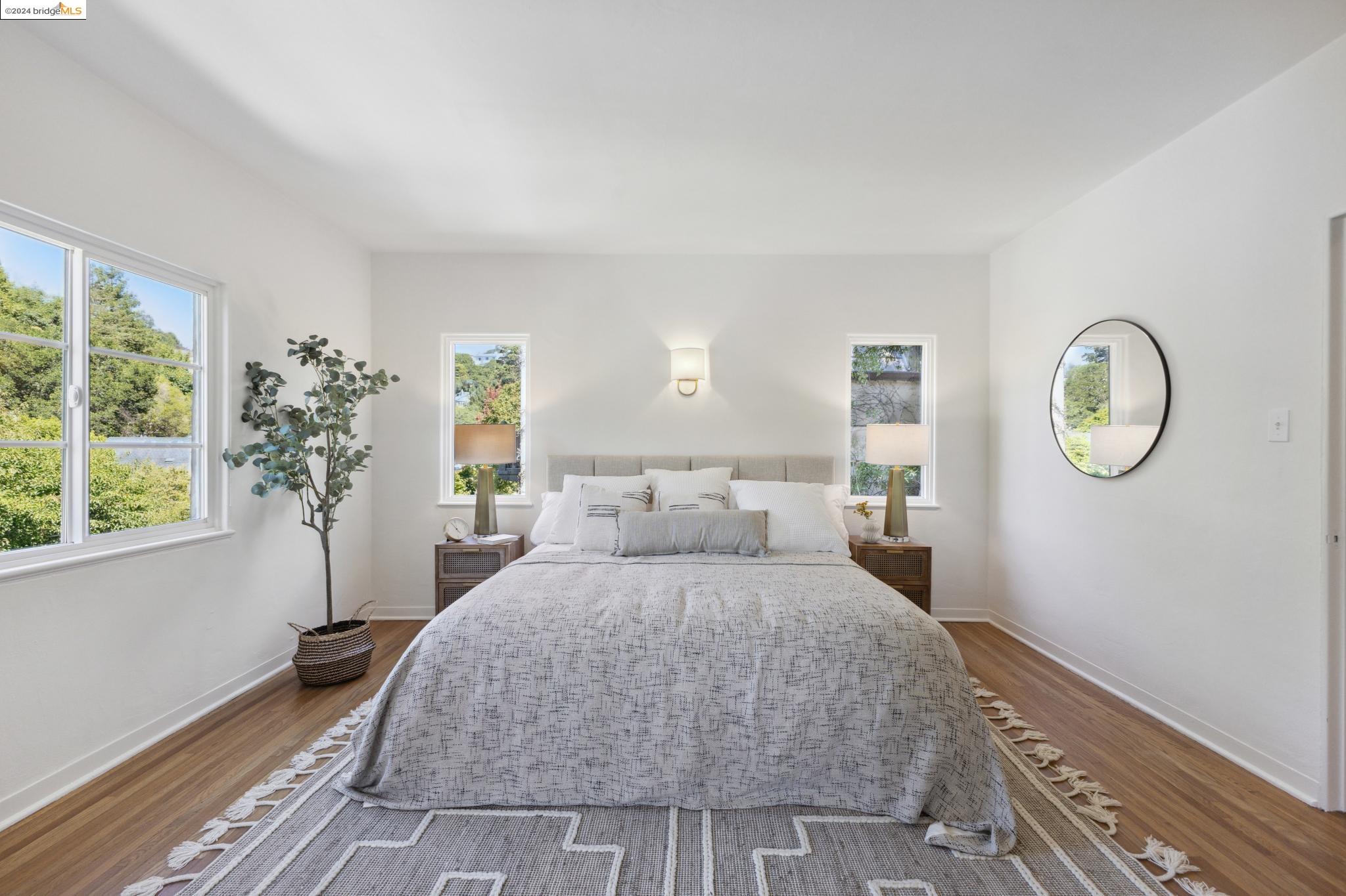 1557 Trestle Glen Rd