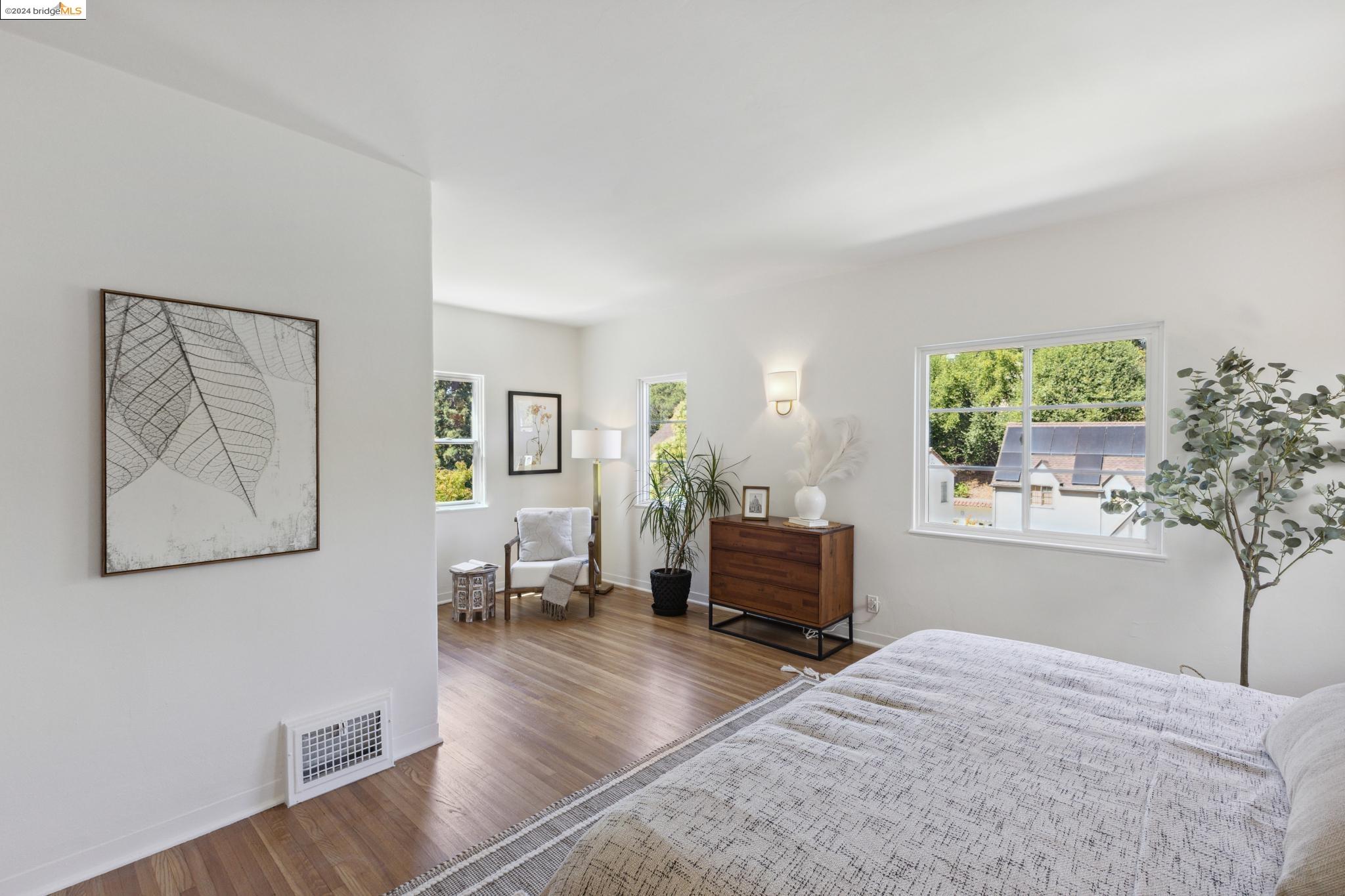 1557 Trestle Glen Rd