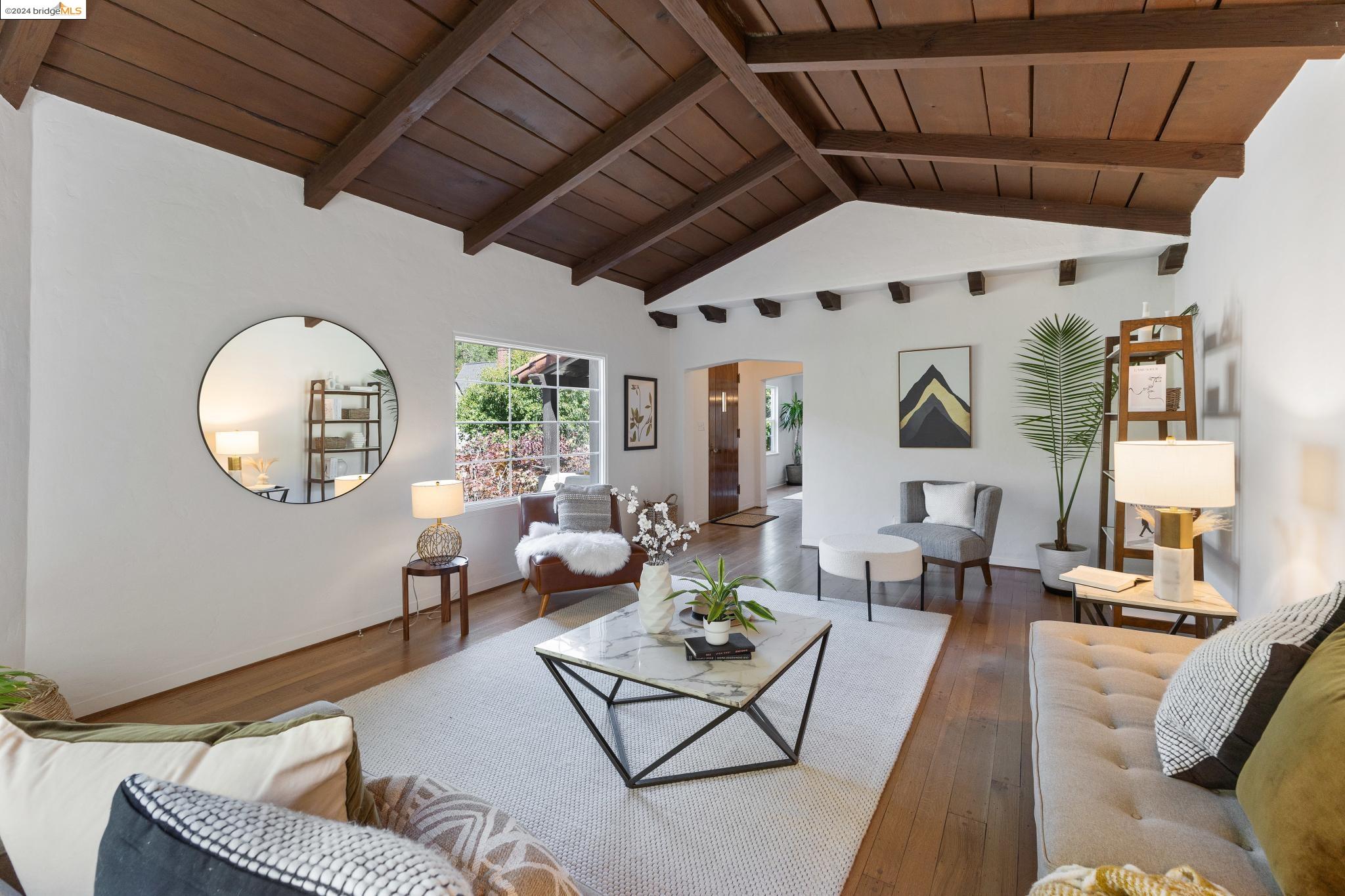 1557 Trestle Glen Rd