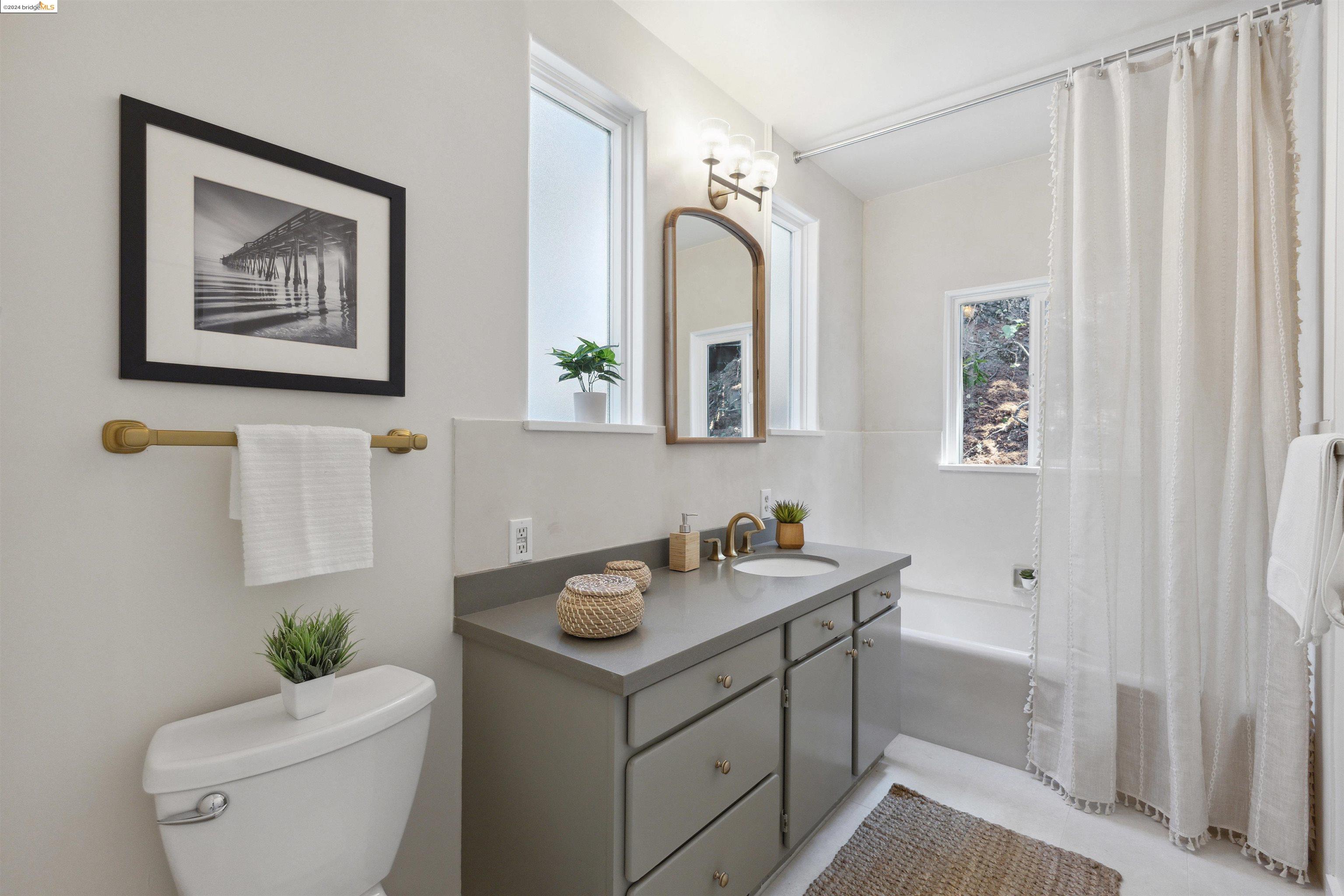 1557 Trestle Glen Rd