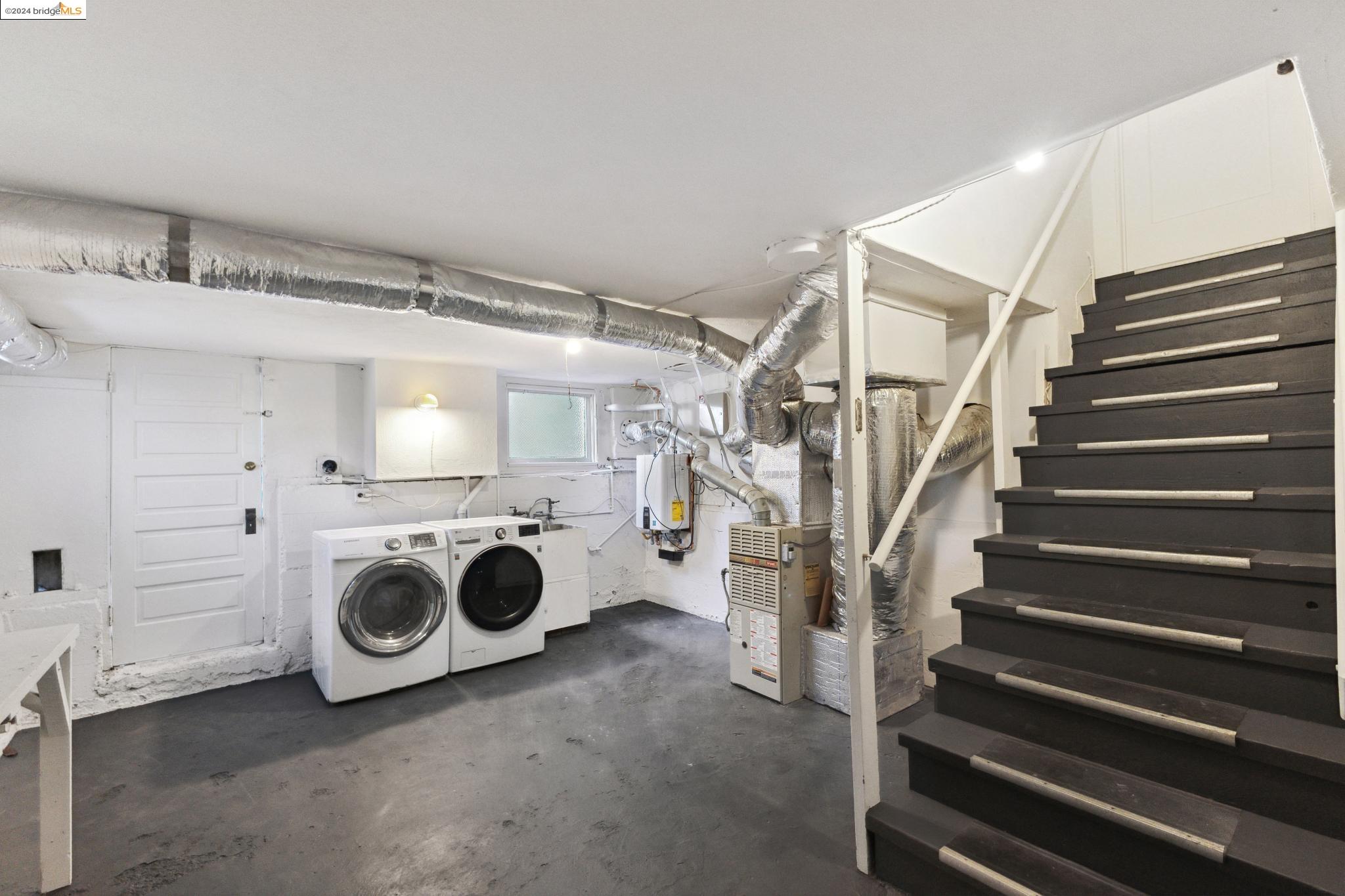 1557 Trestle Glen Rd