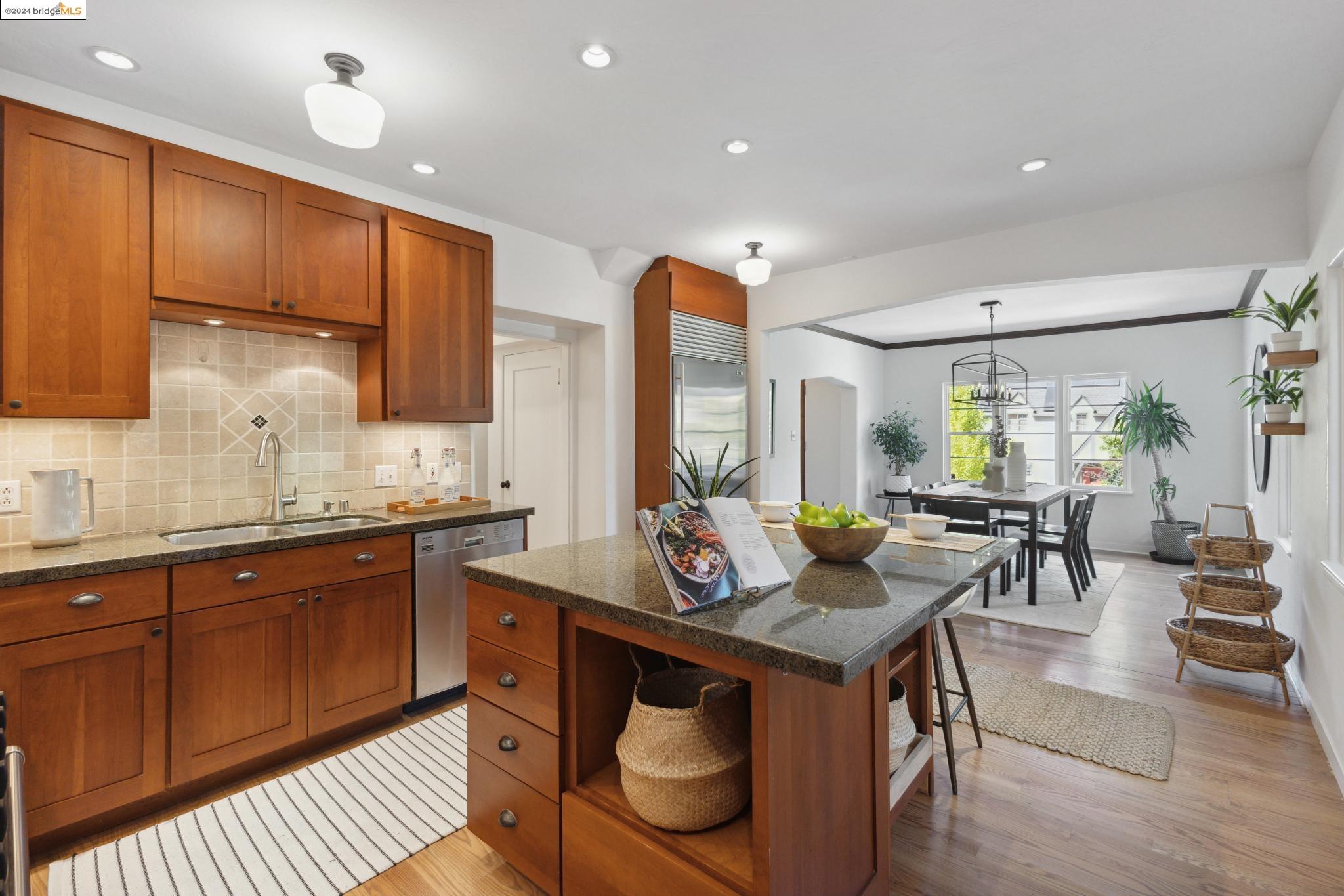 1557 Trestle Glen Rd