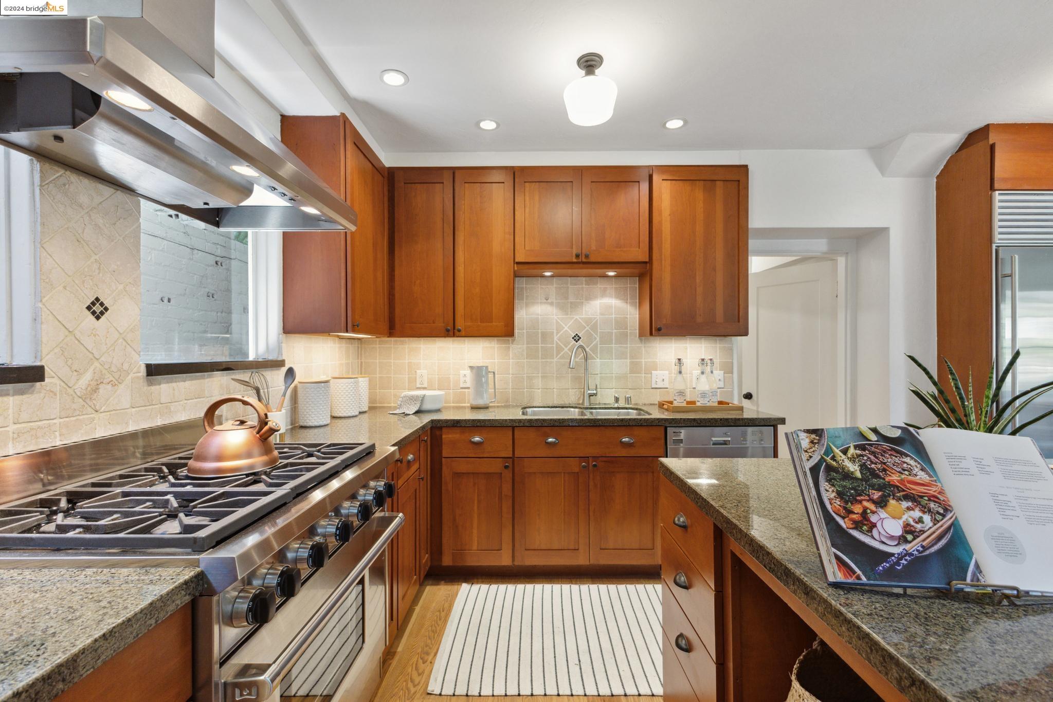 1557 Trestle Glen Rd