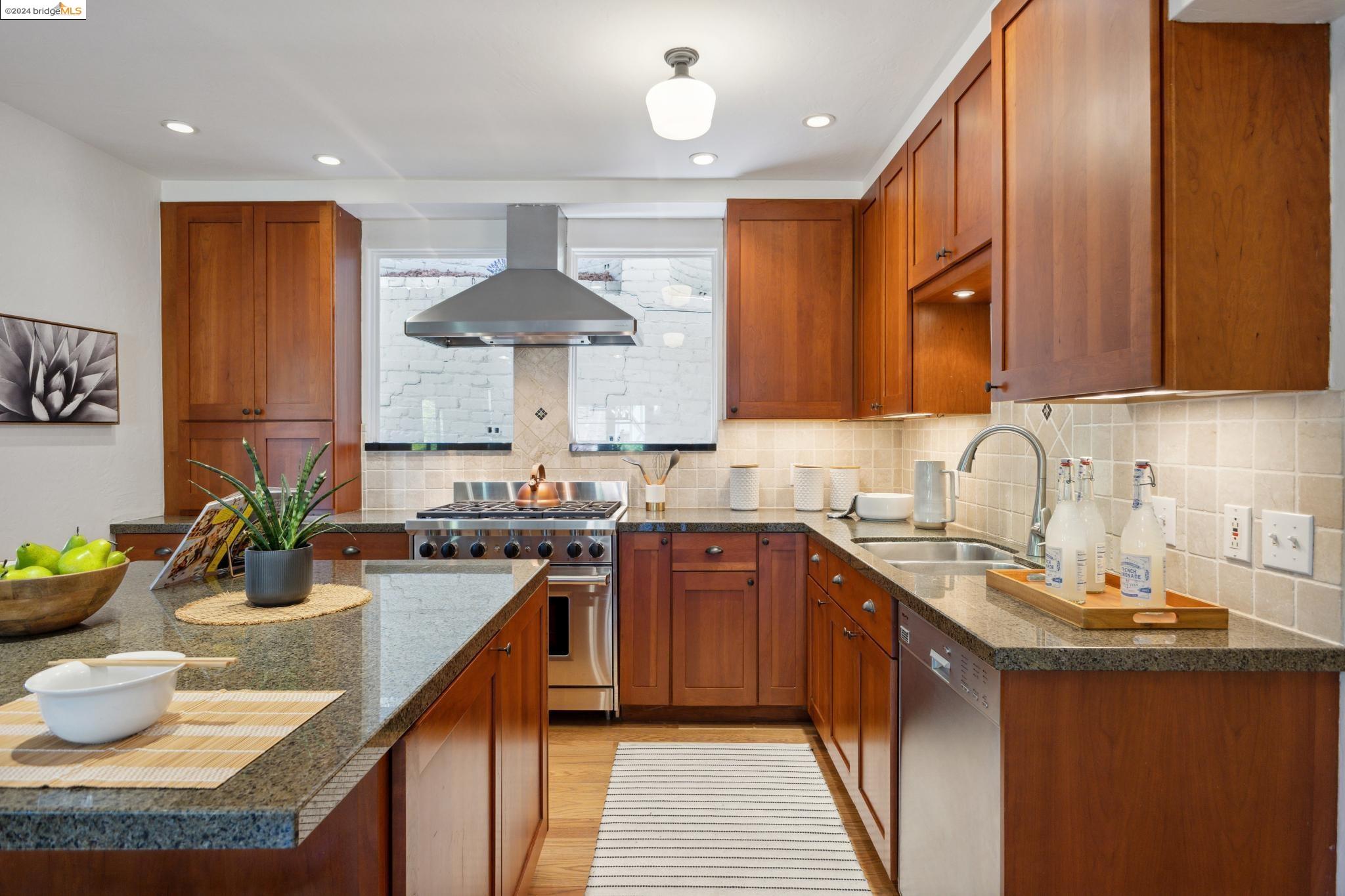 1557 Trestle Glen Rd