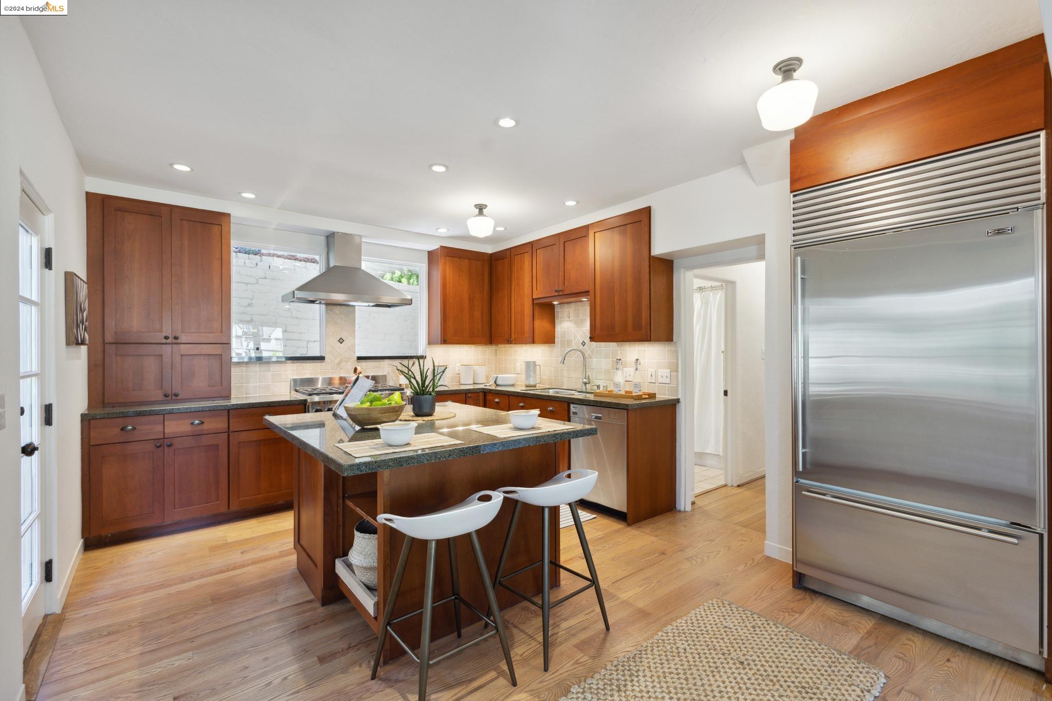 1557 Trestle Glen Rd