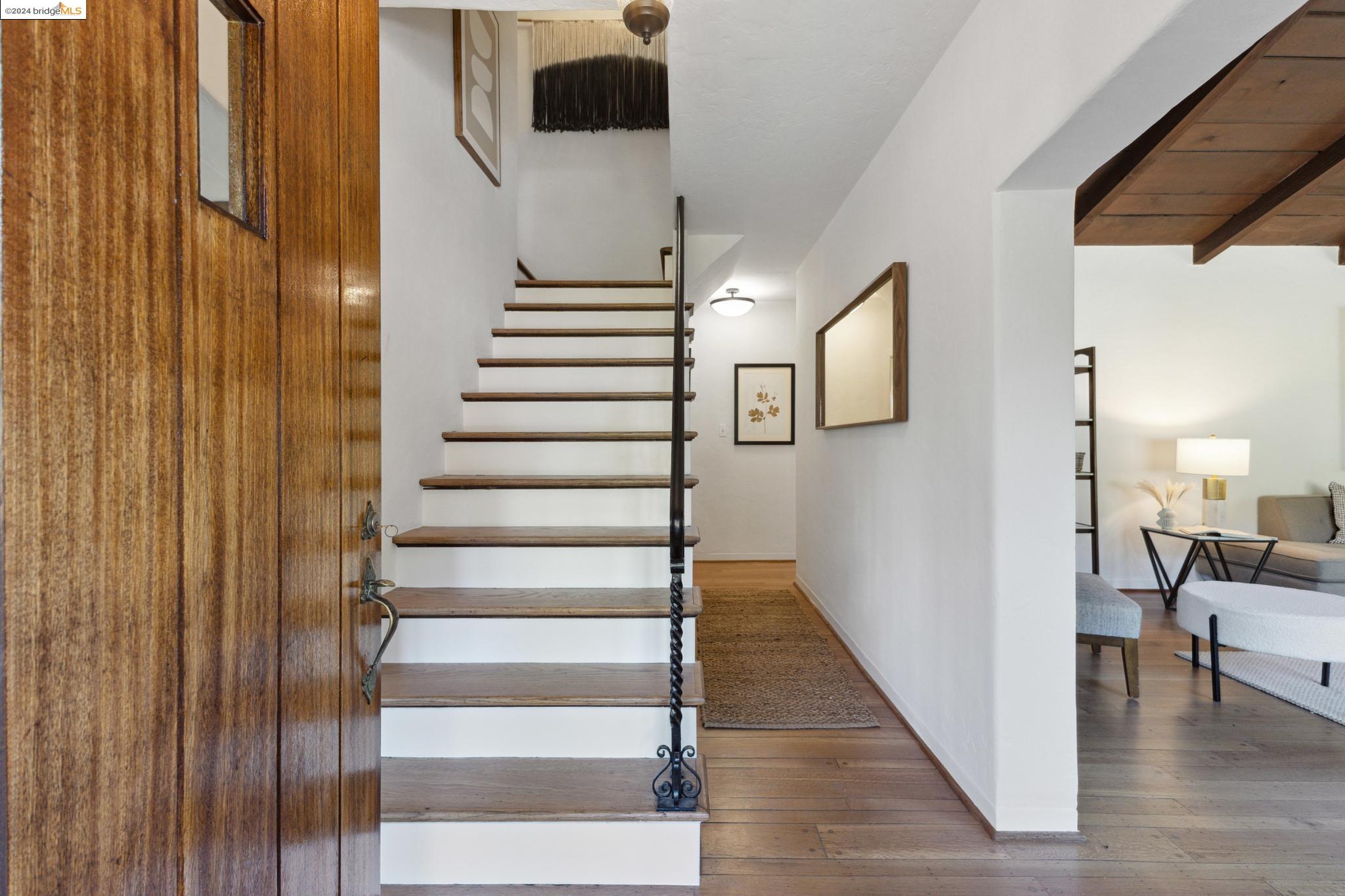 1557 Trestle Glen Rd