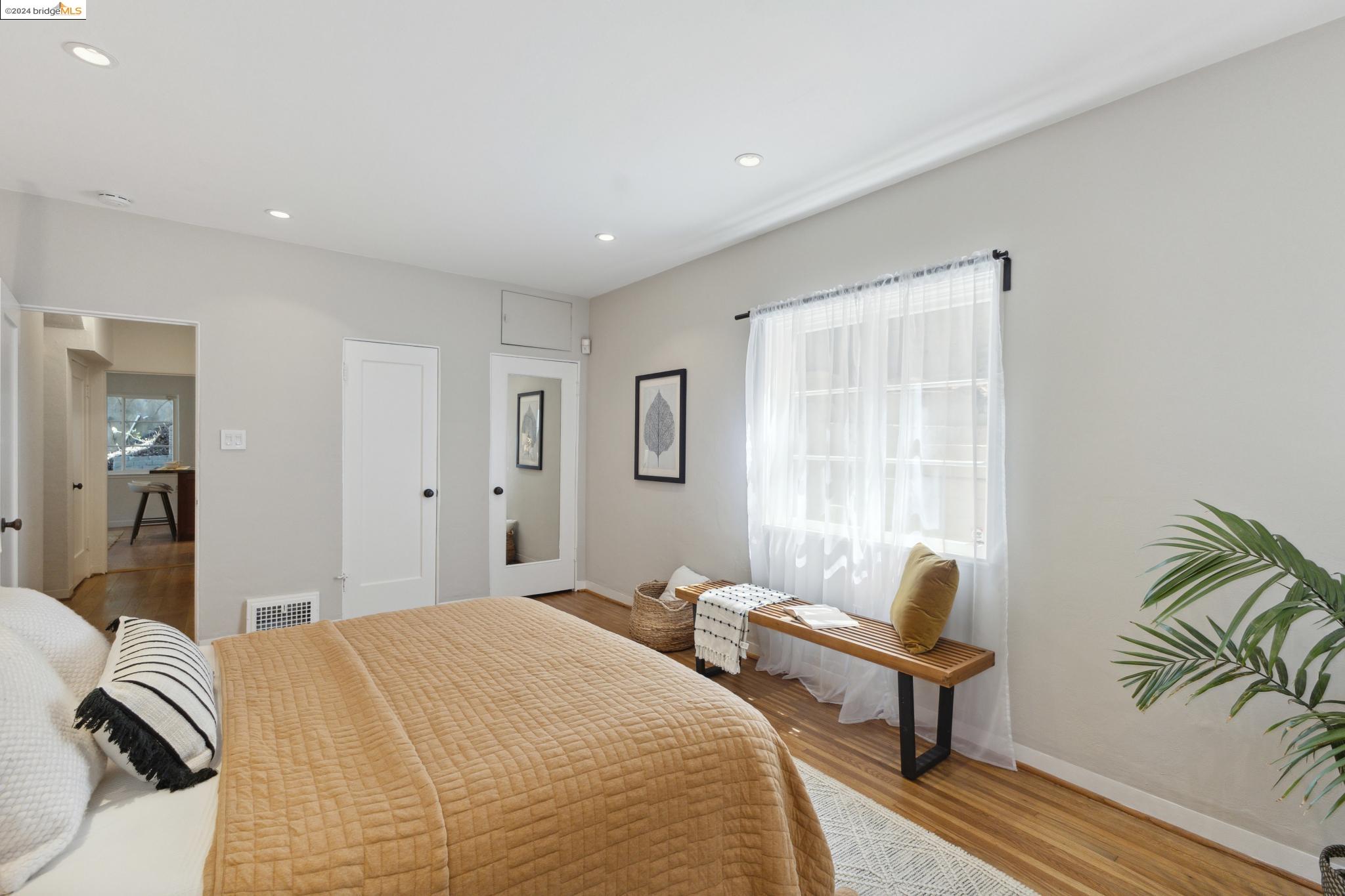 1557 Trestle Glen Rd