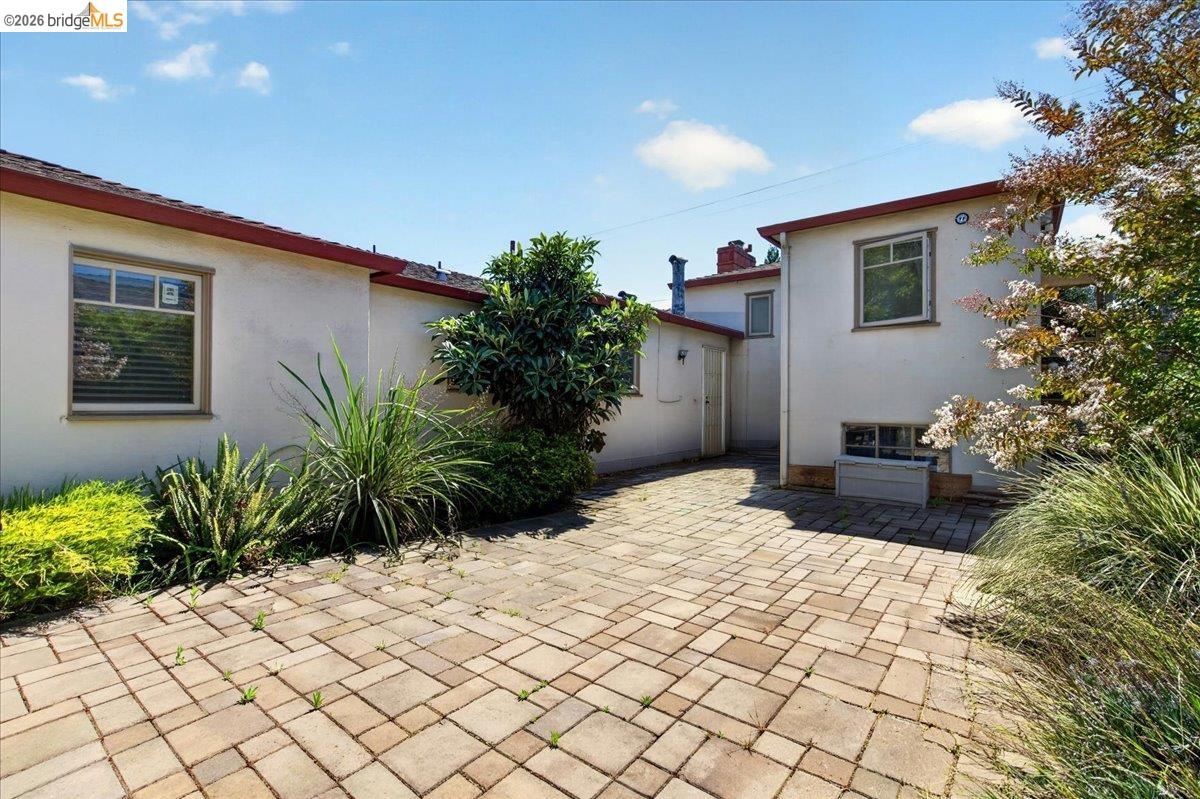 1601 Dwight Way