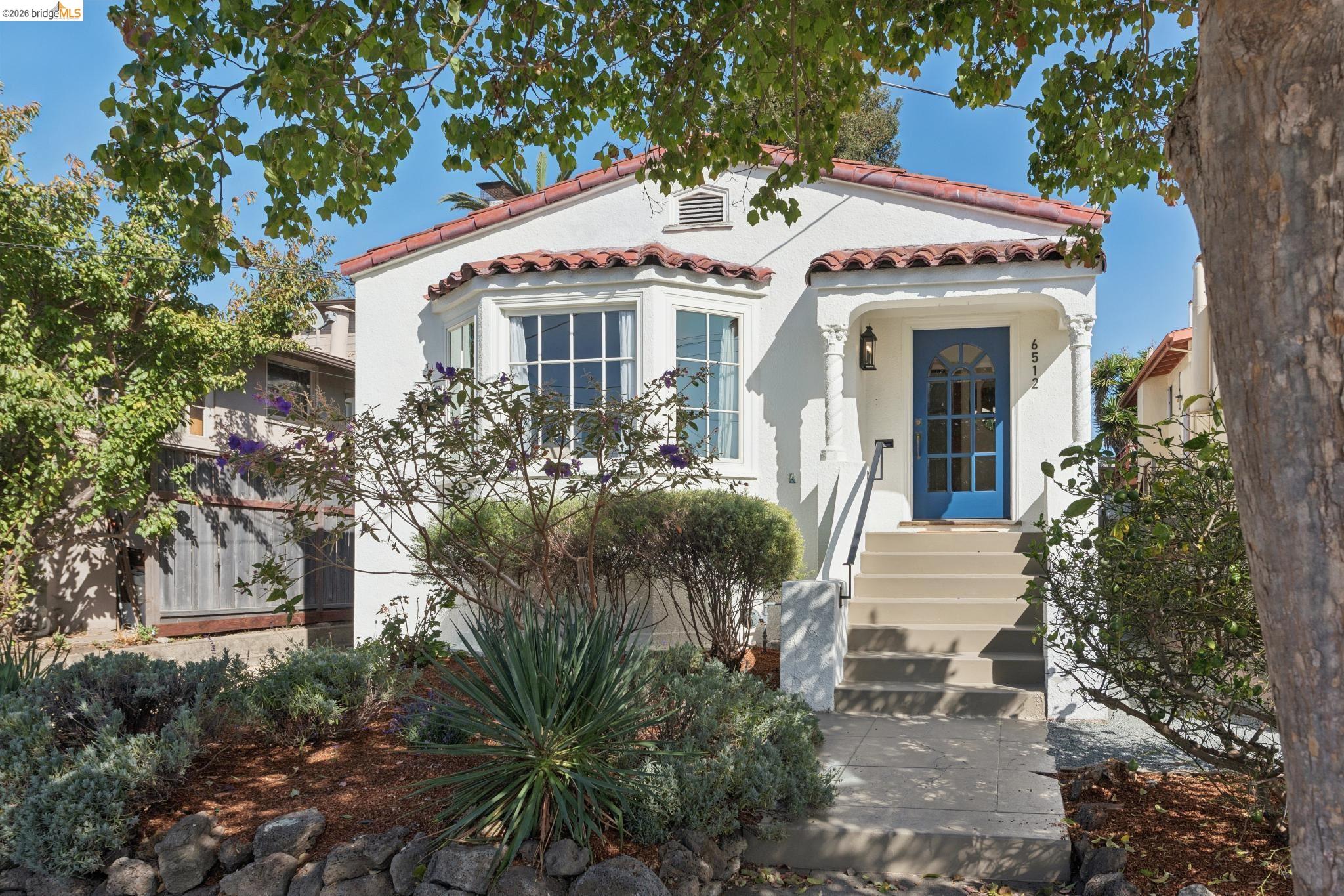 6512 Whitney St Oakland CA
