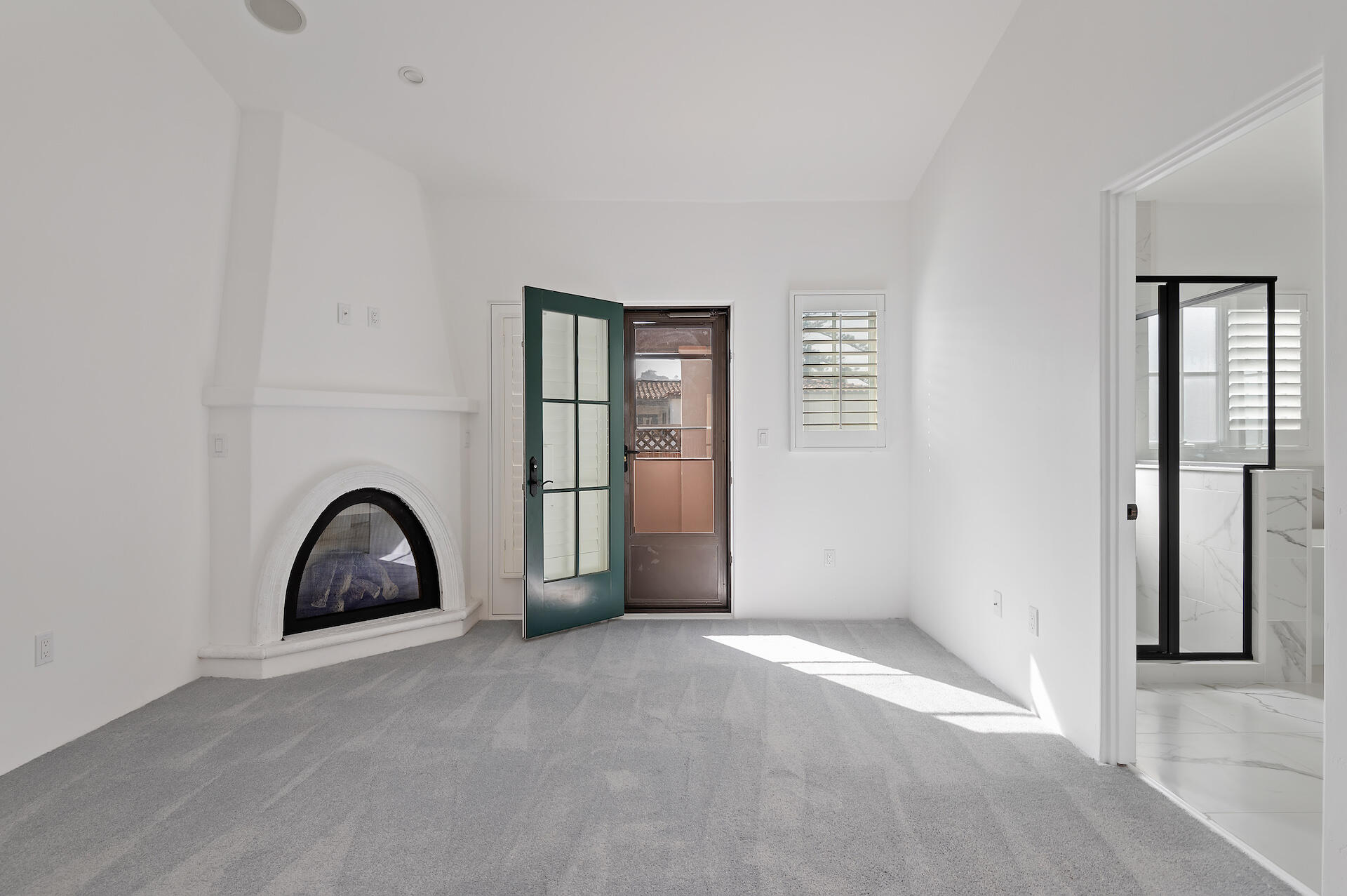 105 W De La Guerra Street, S