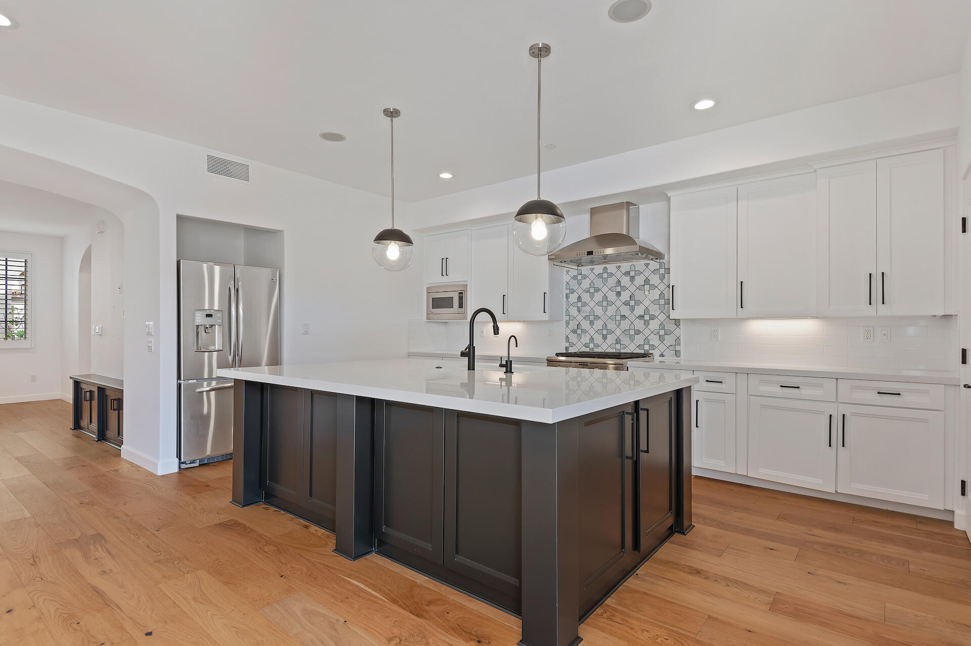 105 W De La Guerra Street, S