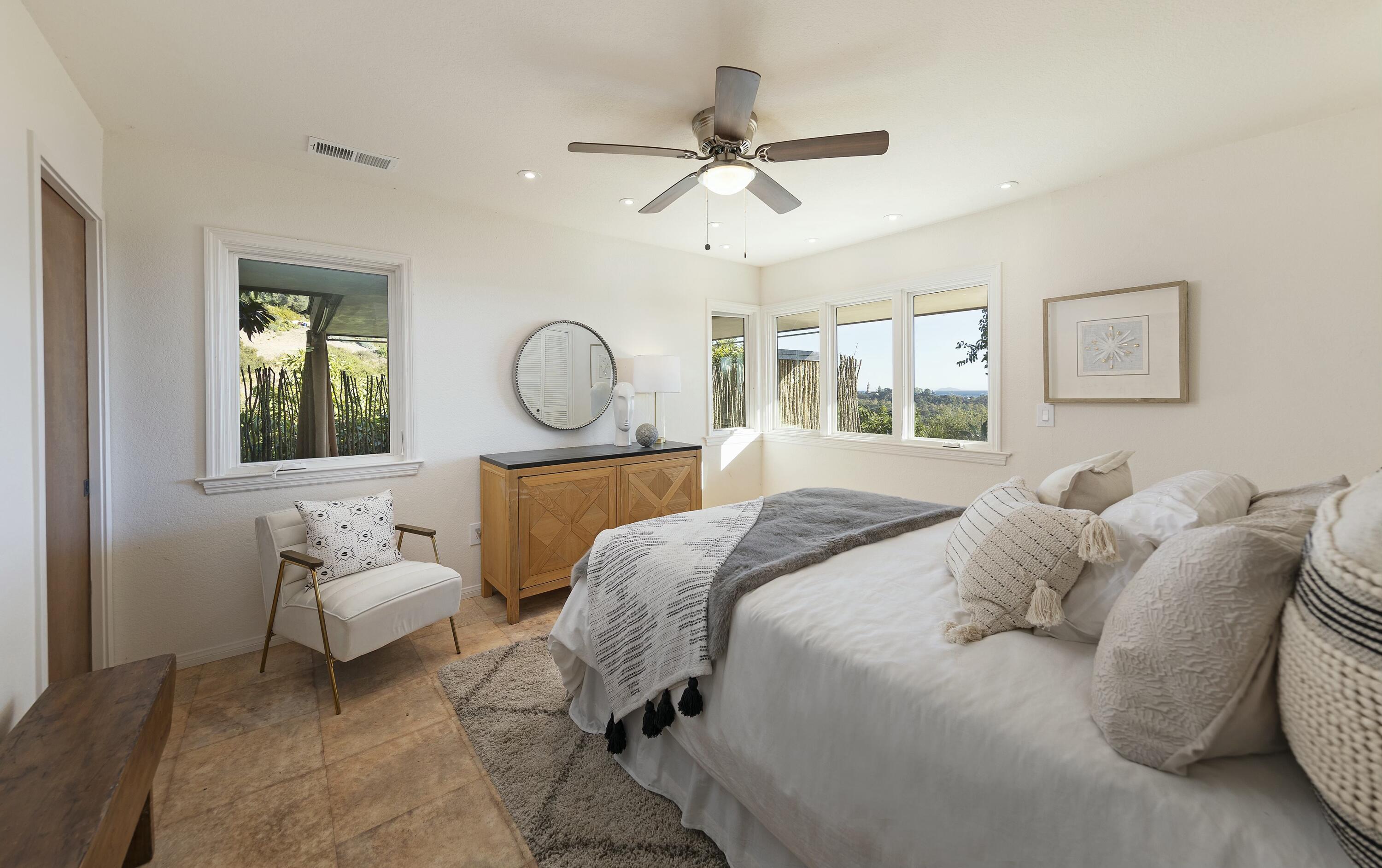 702 E Calle Laureles