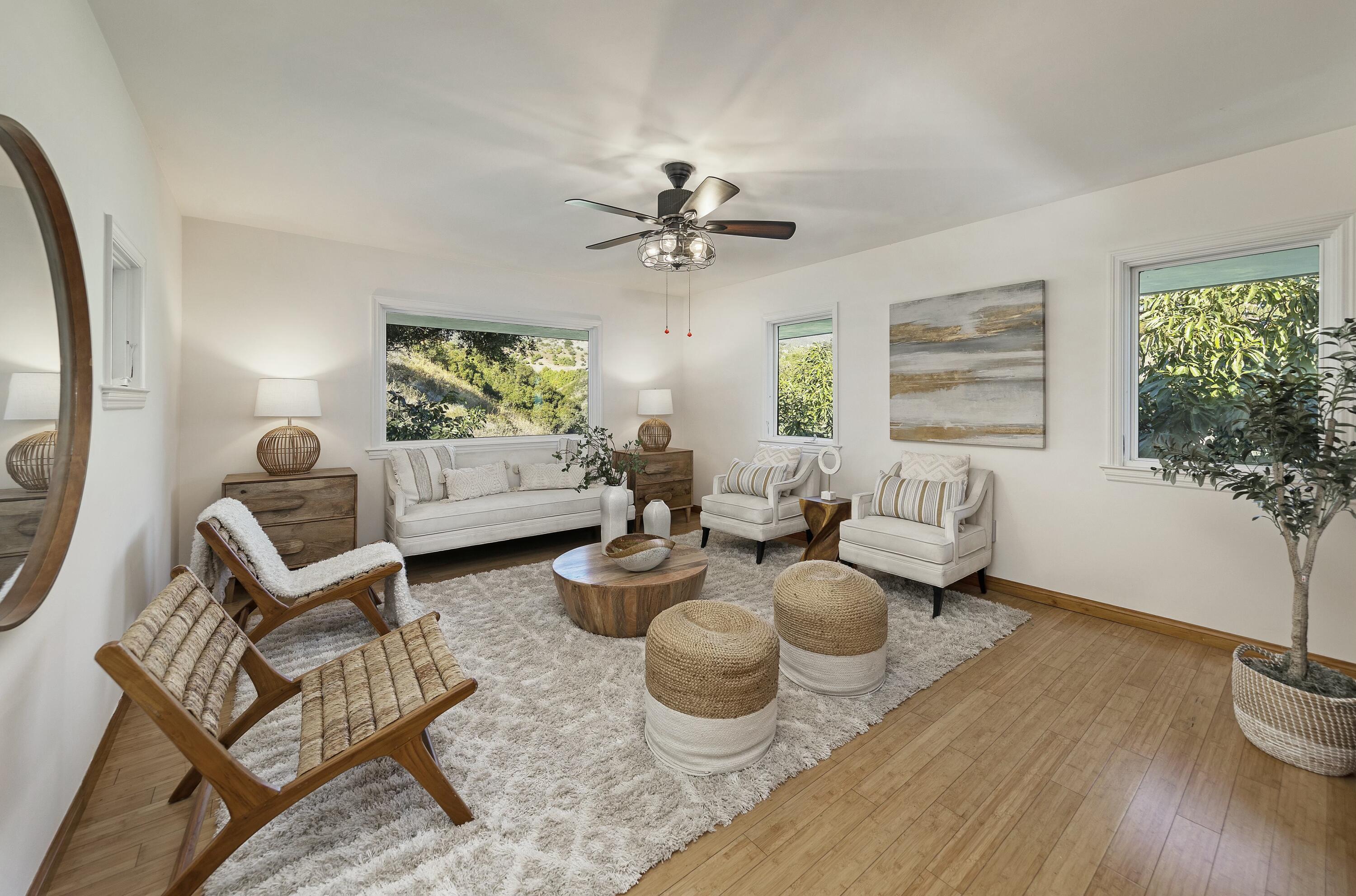 702 E Calle Laureles