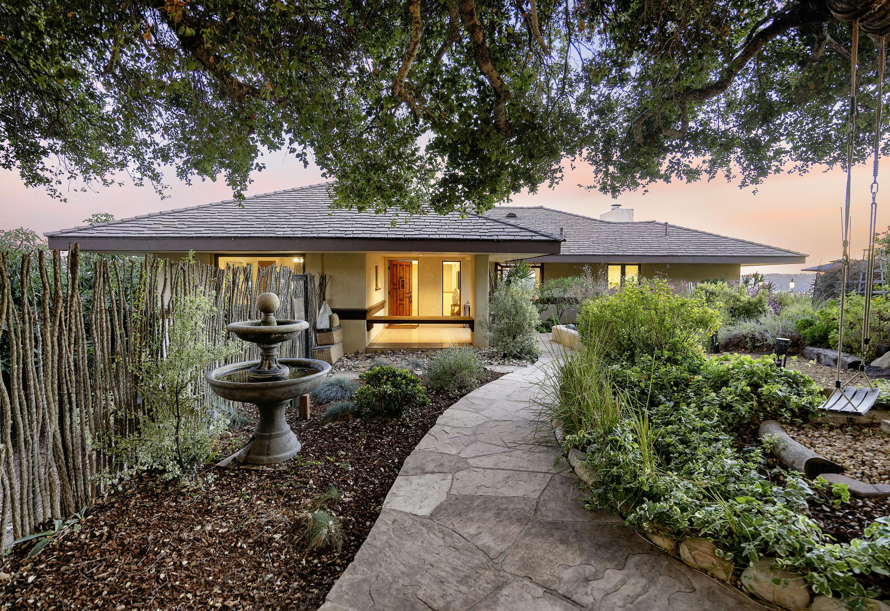 702 E Calle Laureles