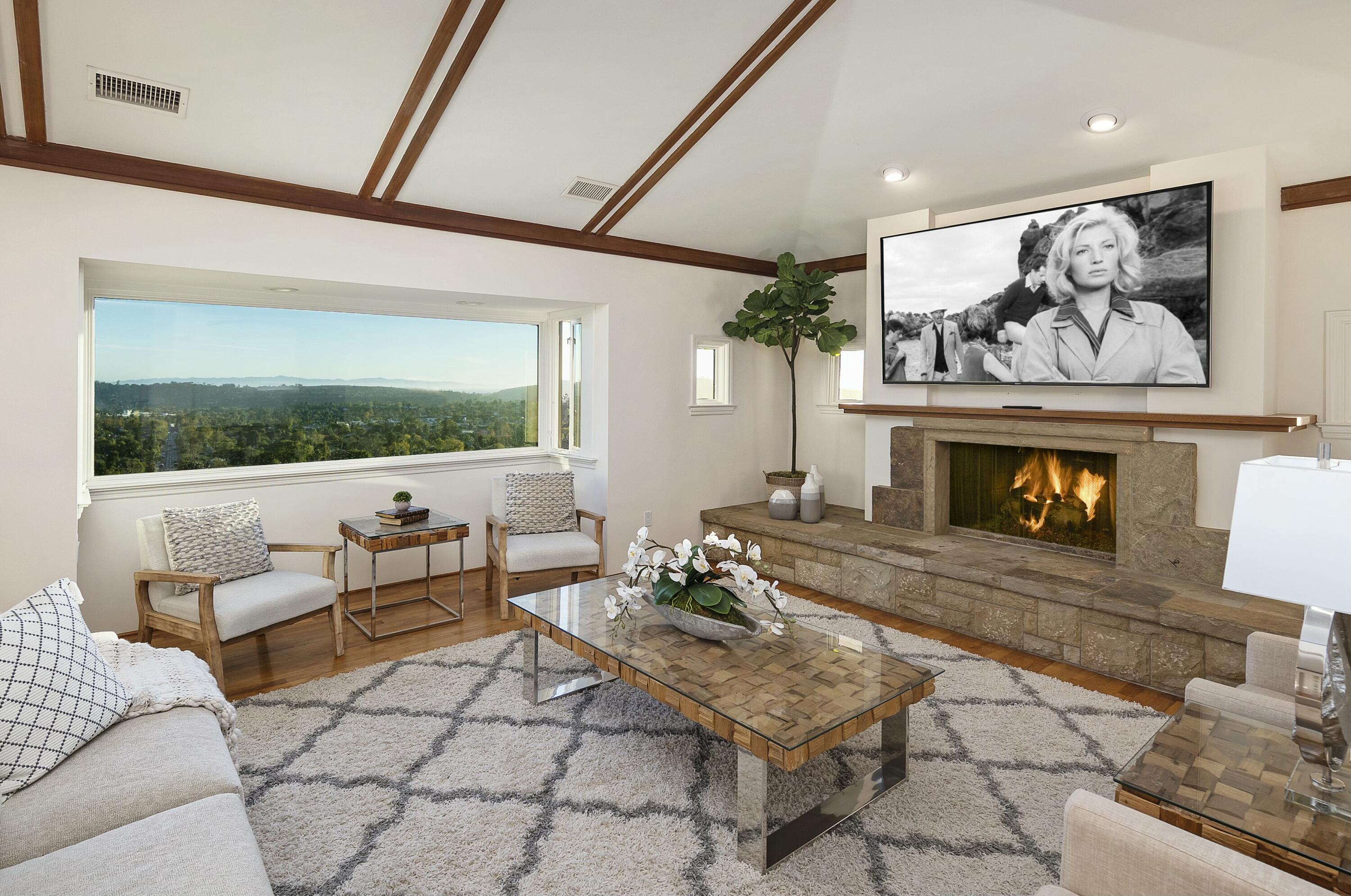 702 E Calle Laureles