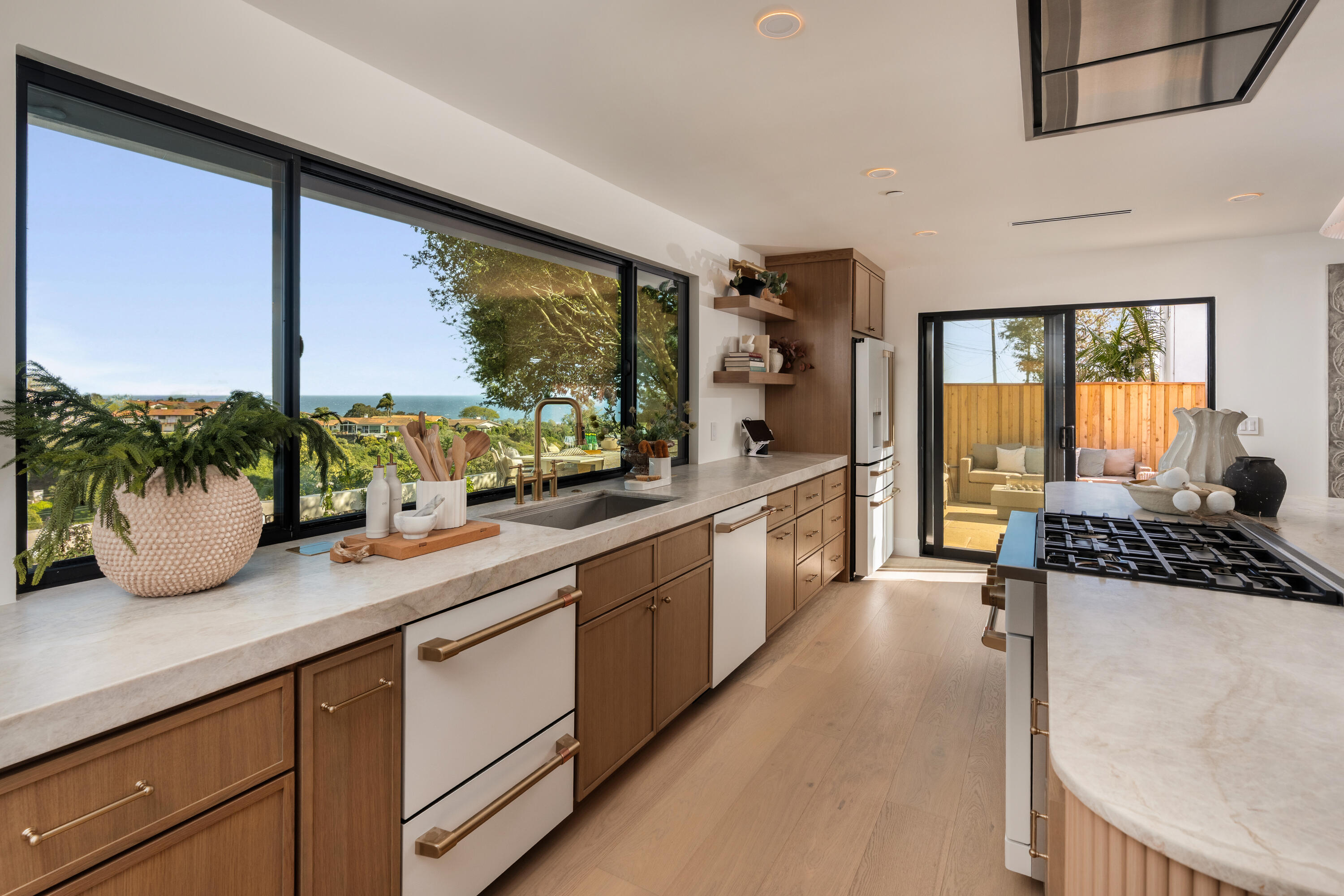 636 Litchfield Lane