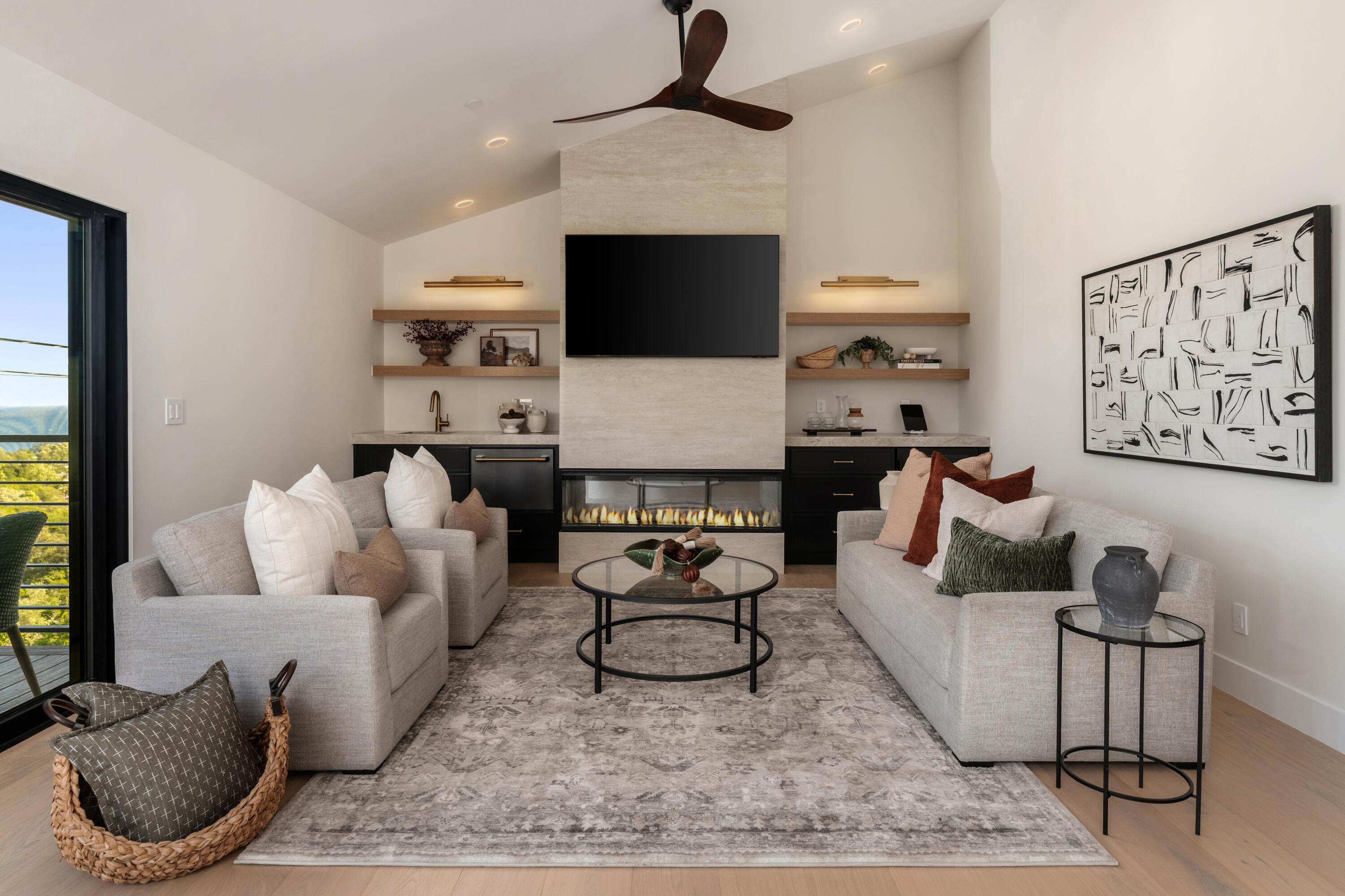 636 Litchfield Lane
